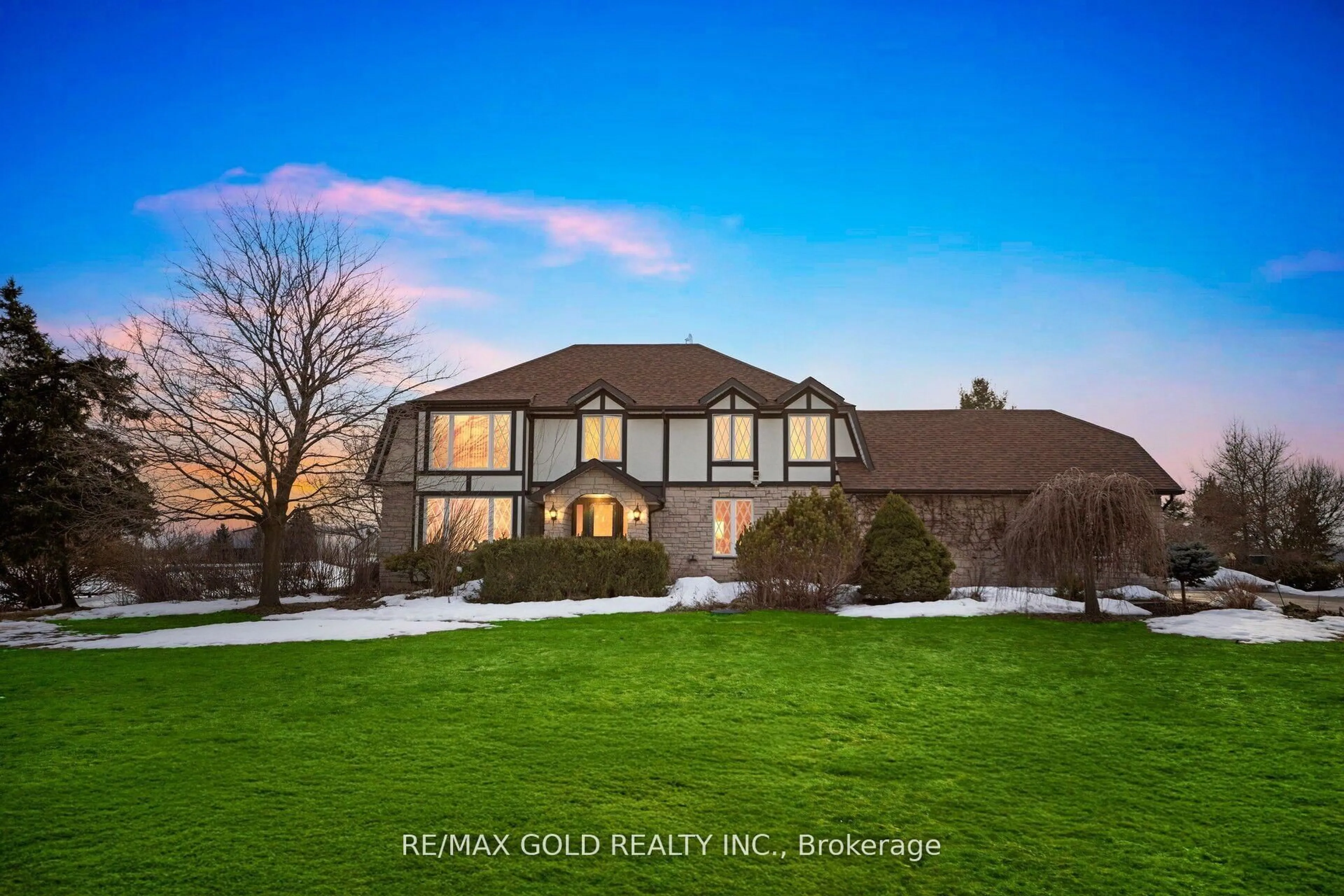 A pic from outside/outdoor area/front of a property/back of a property/a pic from drone, water/lake/river/ocean view for 13414 Creditview Rd, Caledon Ontario L7C 1Y2