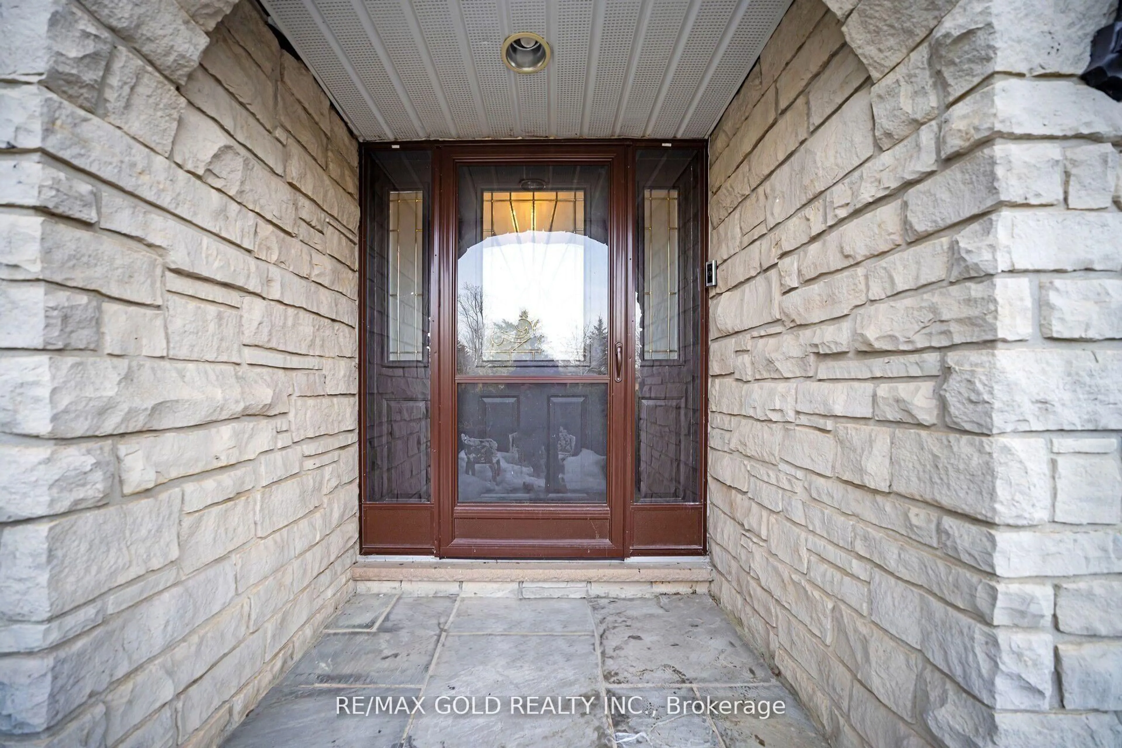 Indoor entryway for 13414 Creditview Rd, Caledon Ontario L7C 1Y2