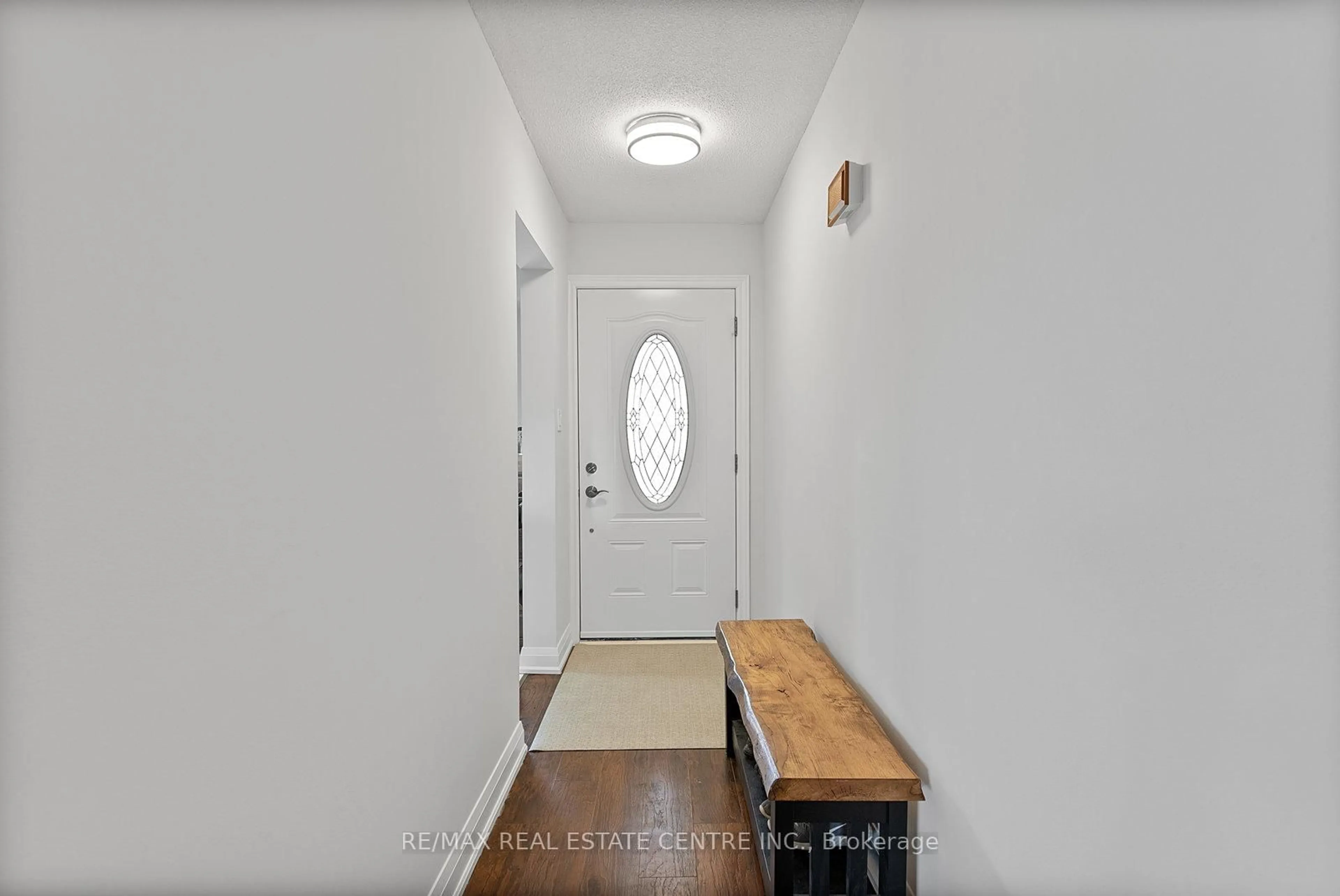 Indoor entryway for 82 Simmons Blvd, Brampton Ontario L6V 3V6