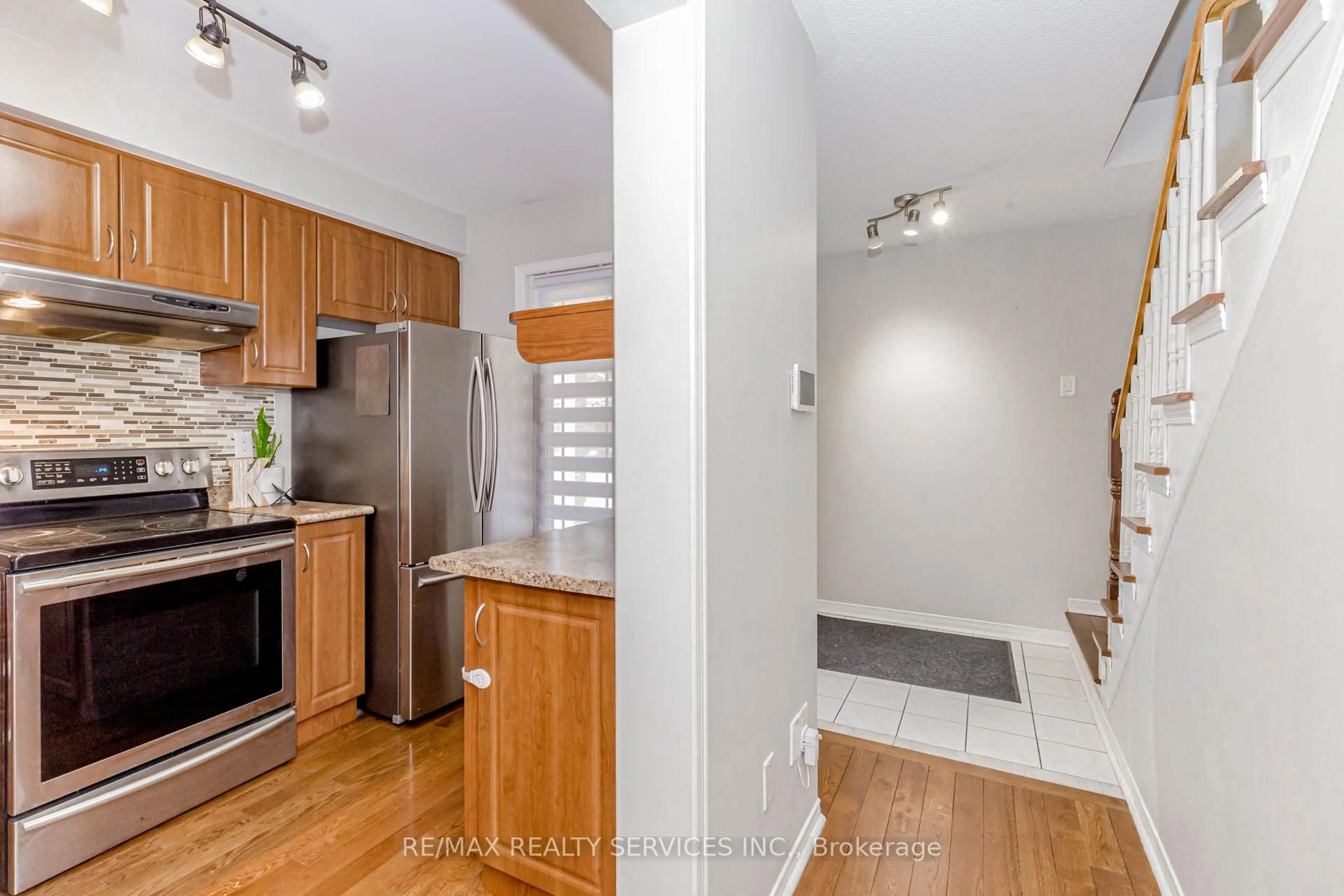 Standard kitchen, unknown for 1 Clover Bloom Rd, Brampton Ontario L6R 1R8