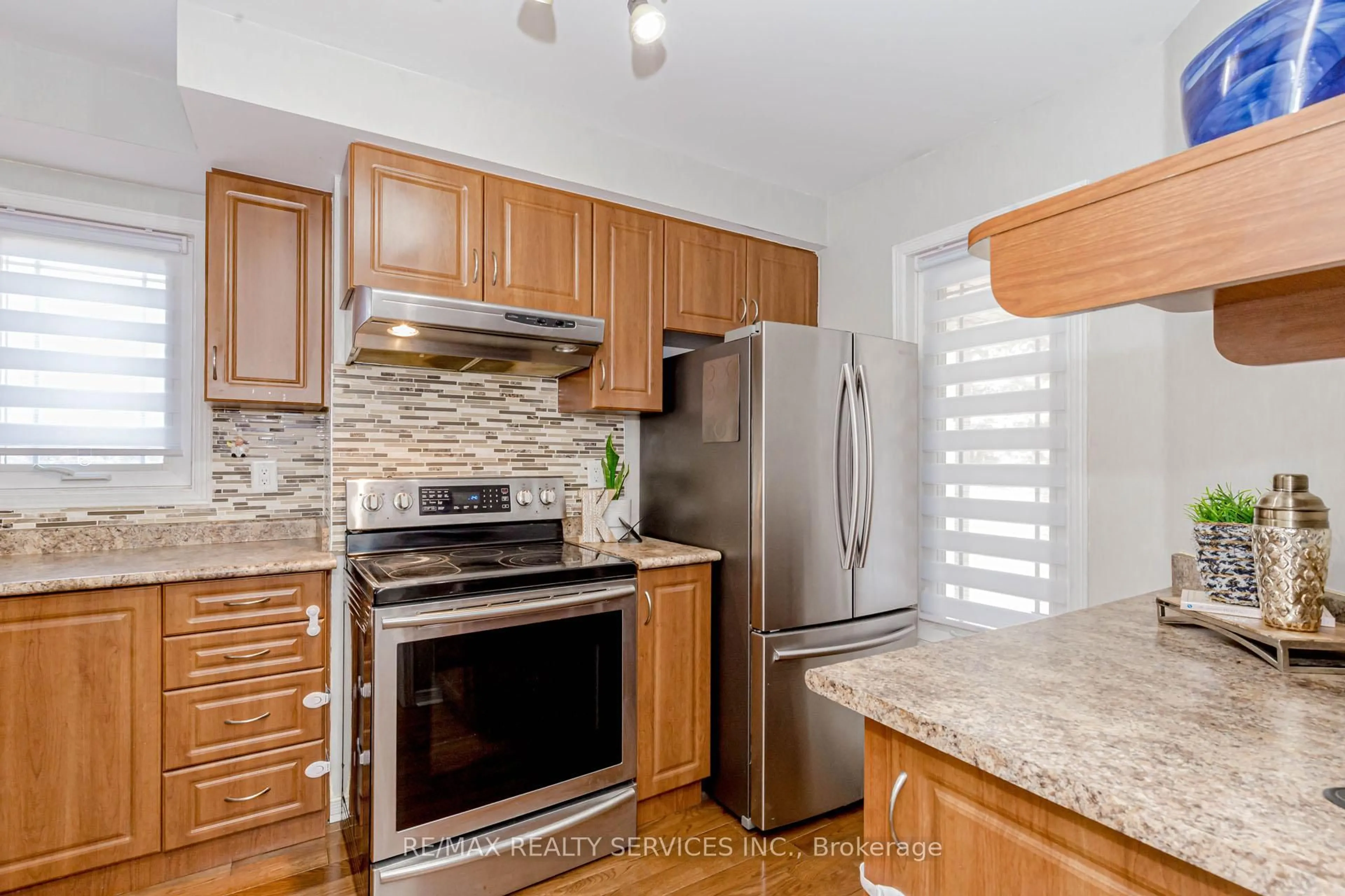 Standard kitchen, unknown for 1 Clover Bloom Rd, Brampton Ontario L6R 1R8