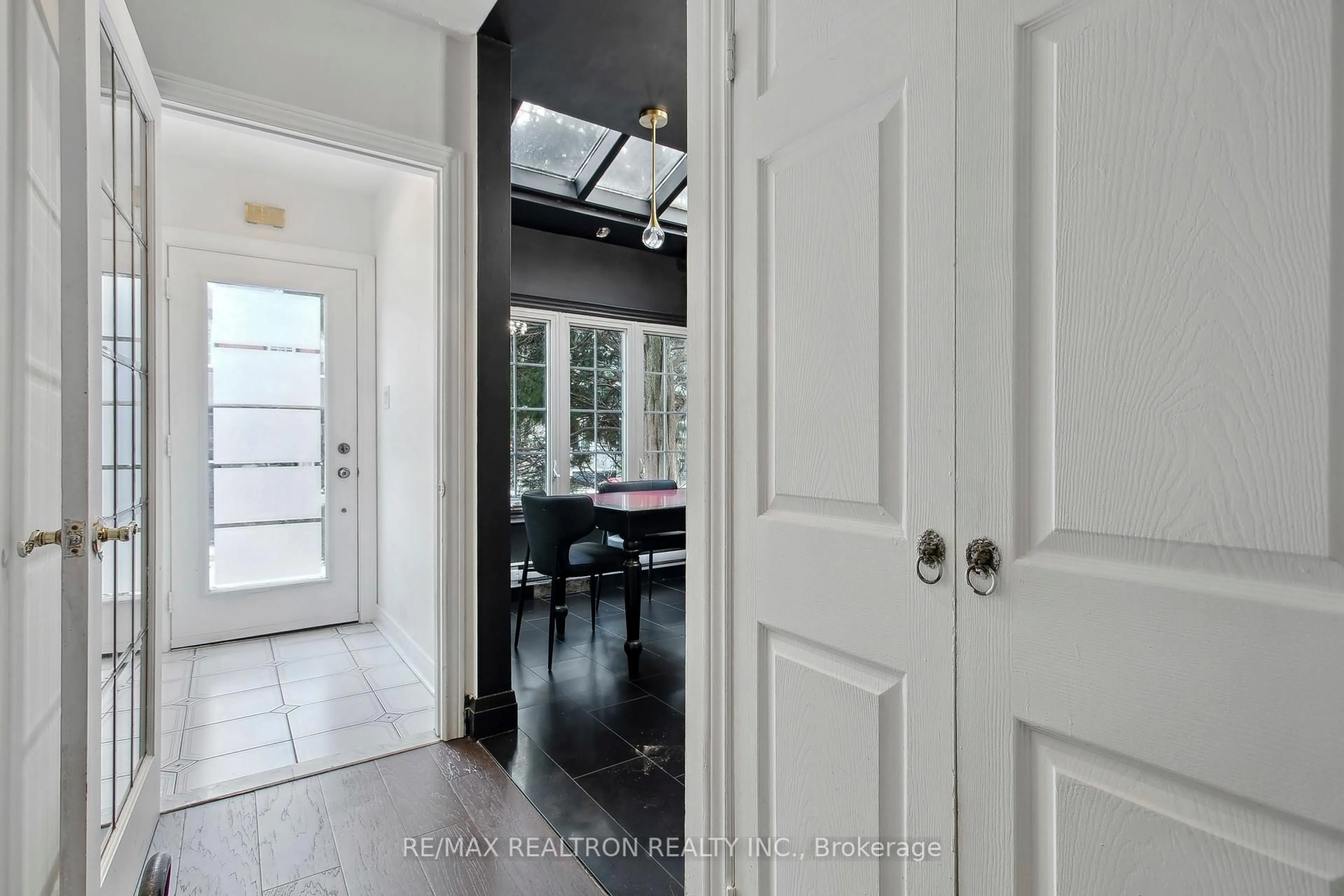 Indoor entryway for 24 Marion St, Toronto Ontario M6R 1E5