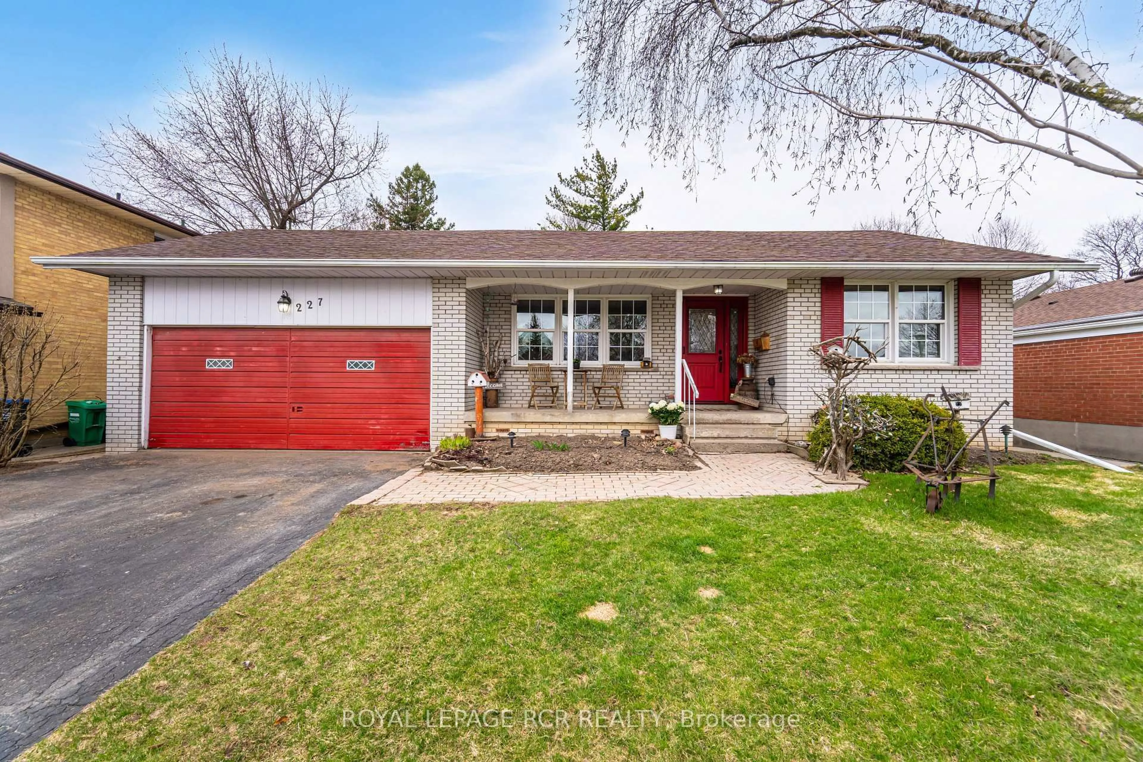 Unknown for 227 Elizabeth St, Brampton Ontario L6Y 1S2