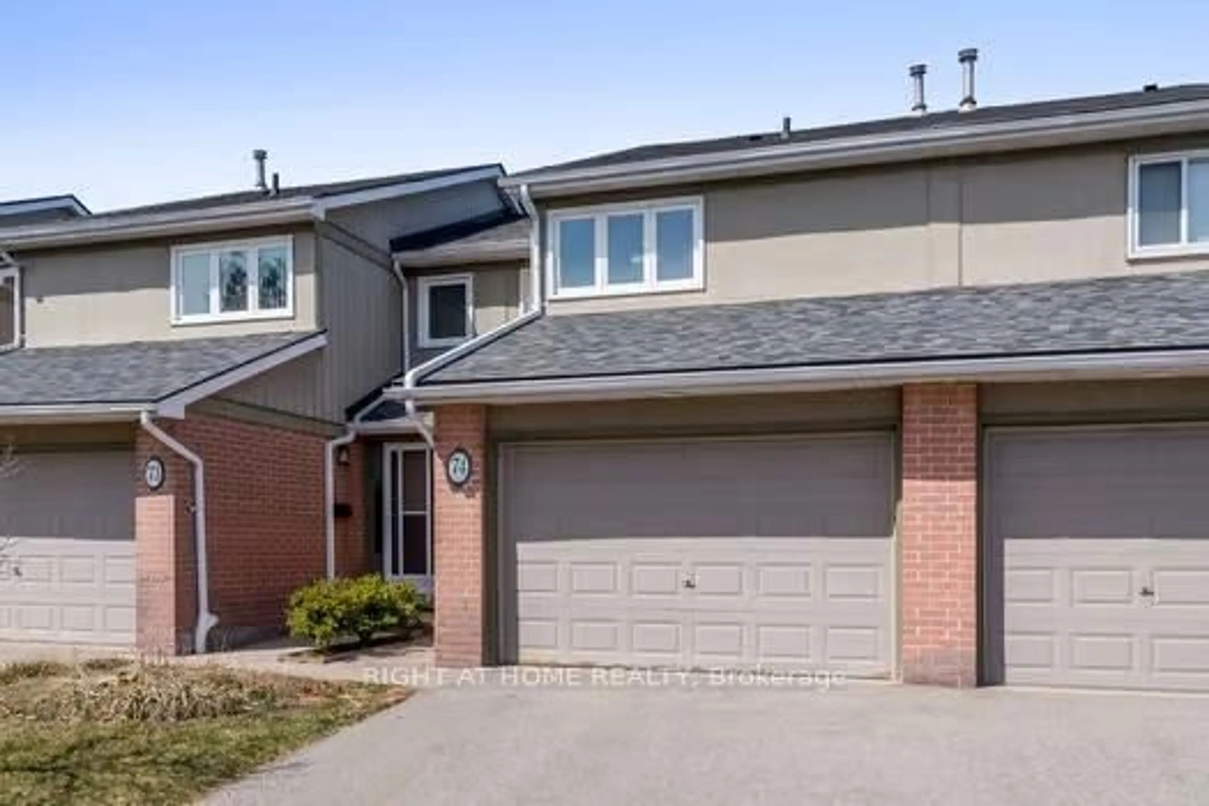 Home with brick exterior material, street for 3079 Fifth Line #74, Mississauga Ontario L5L 3T1