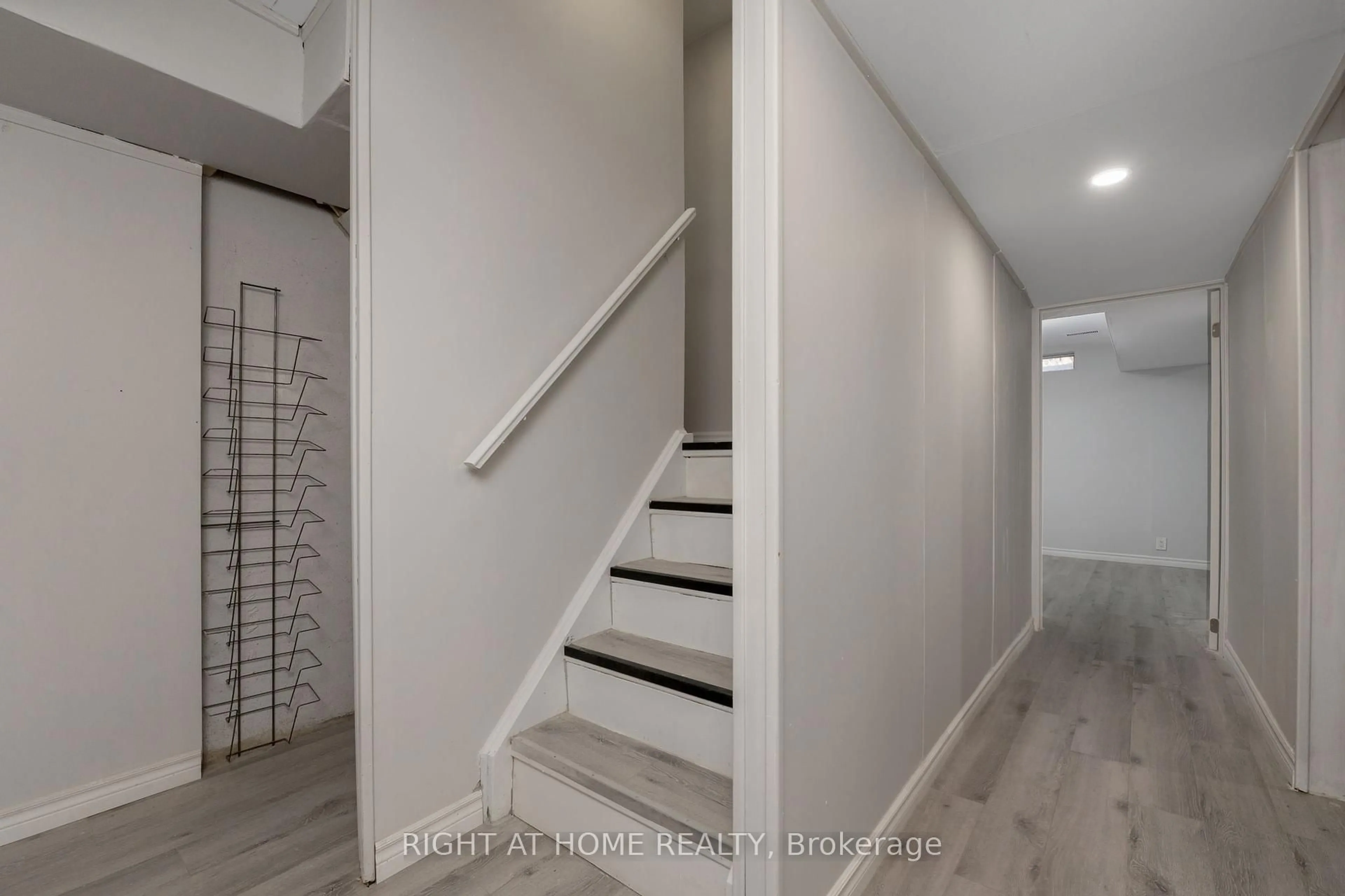 Stairs for 3079 Fifth Line #74, Mississauga Ontario L5L 3T1