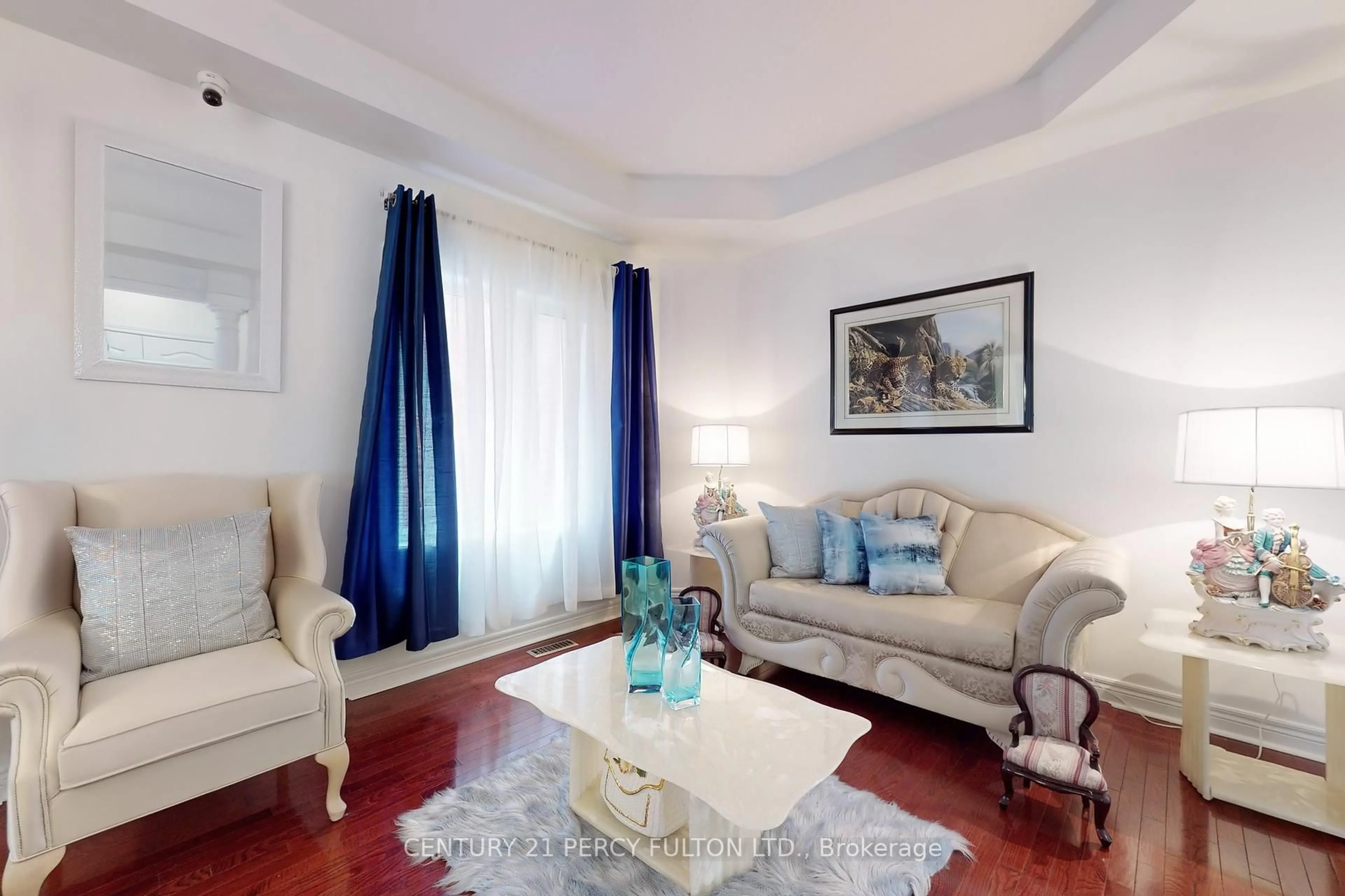 Living room with furniture, wood/laminate floor for 3604 Fortune Pl, Mississauga Ontario L5M 7L8