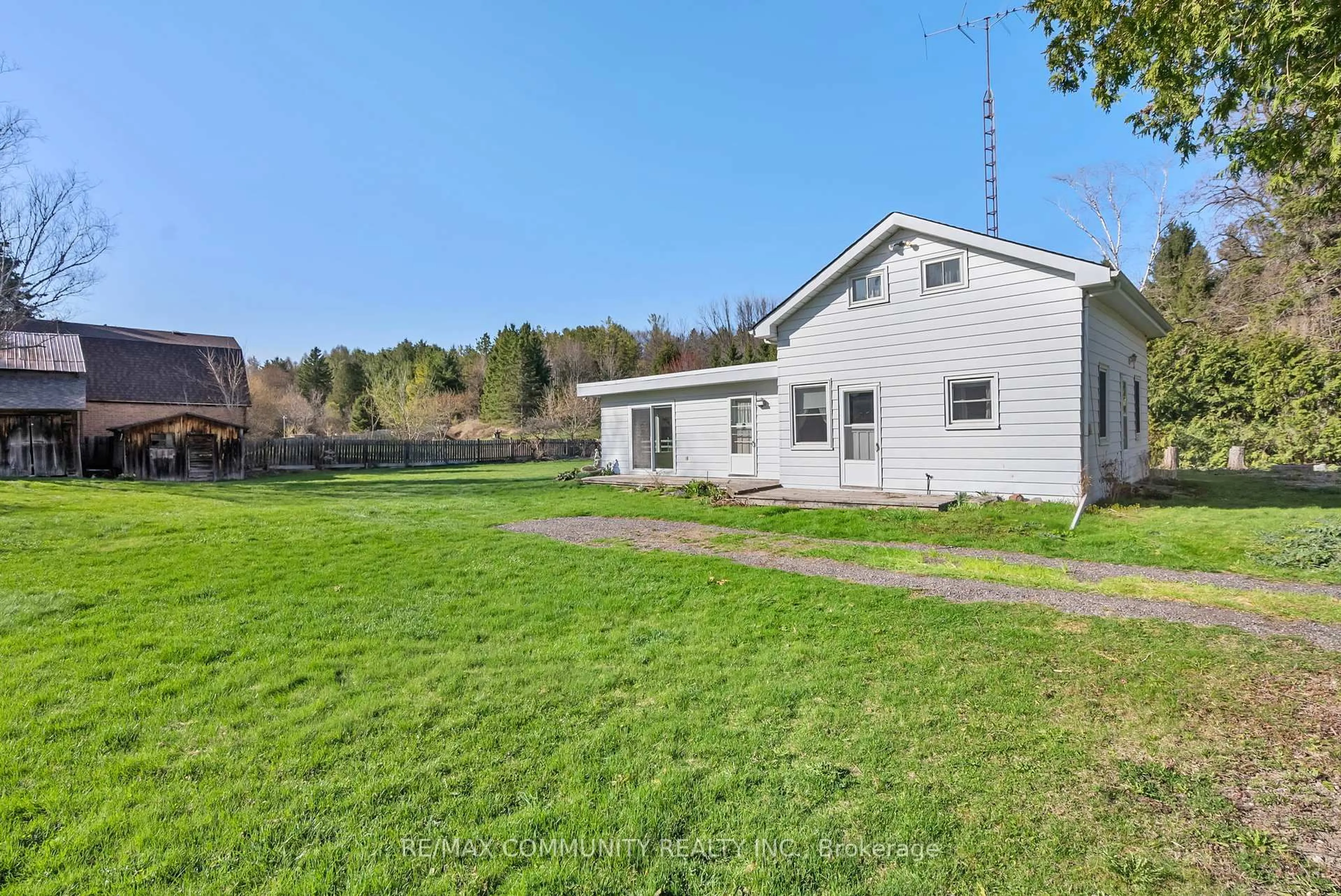 A pic from outside/outdoor area/front of a property/back of a property/a pic from drone, unknown for 9850 Columbia Way, Caledon Ontario L7E 0T2