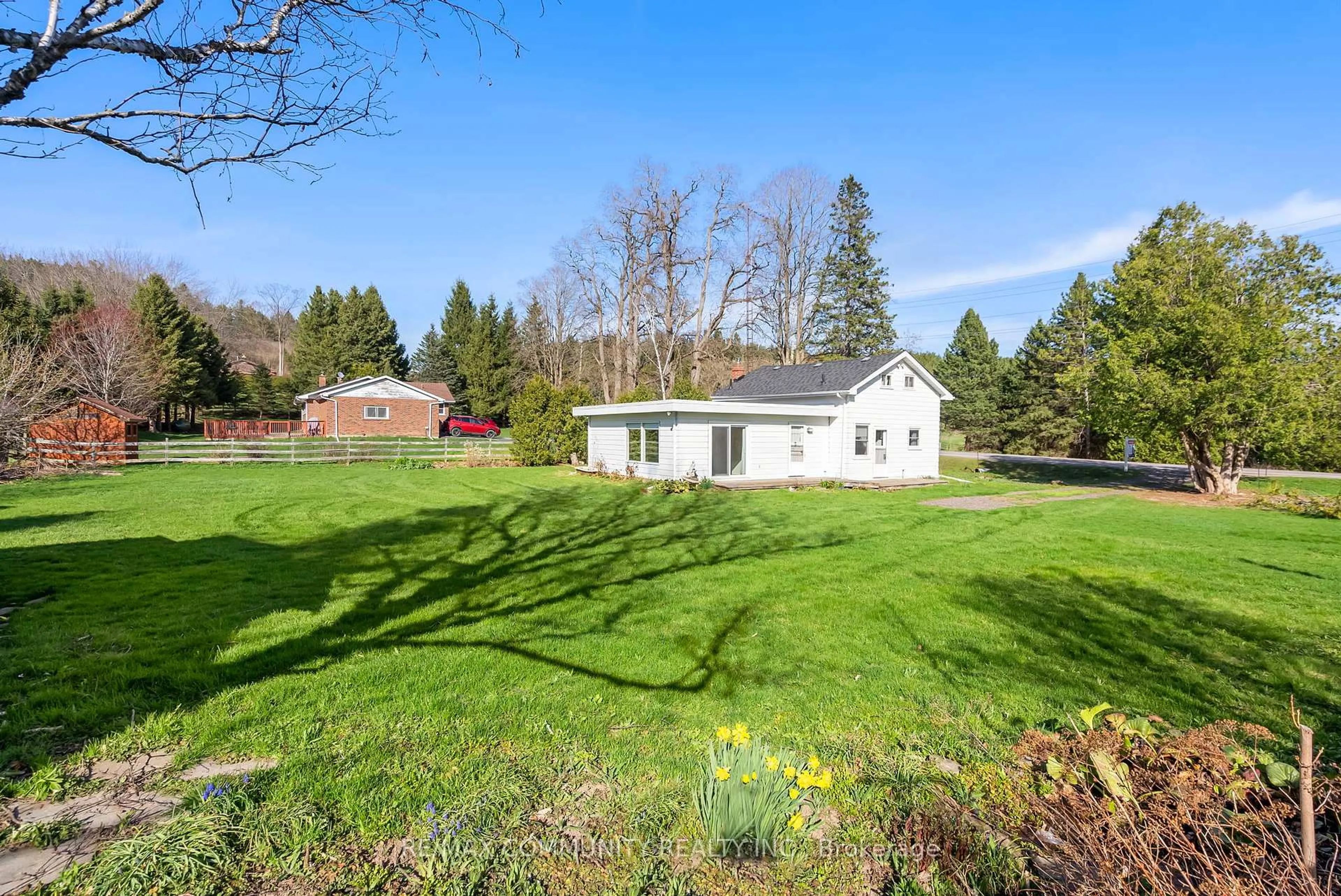 A pic from outside/outdoor area/front of a property/back of a property/a pic from drone, unknown for 9850 Columbia Way, Caledon Ontario L7E 0T2