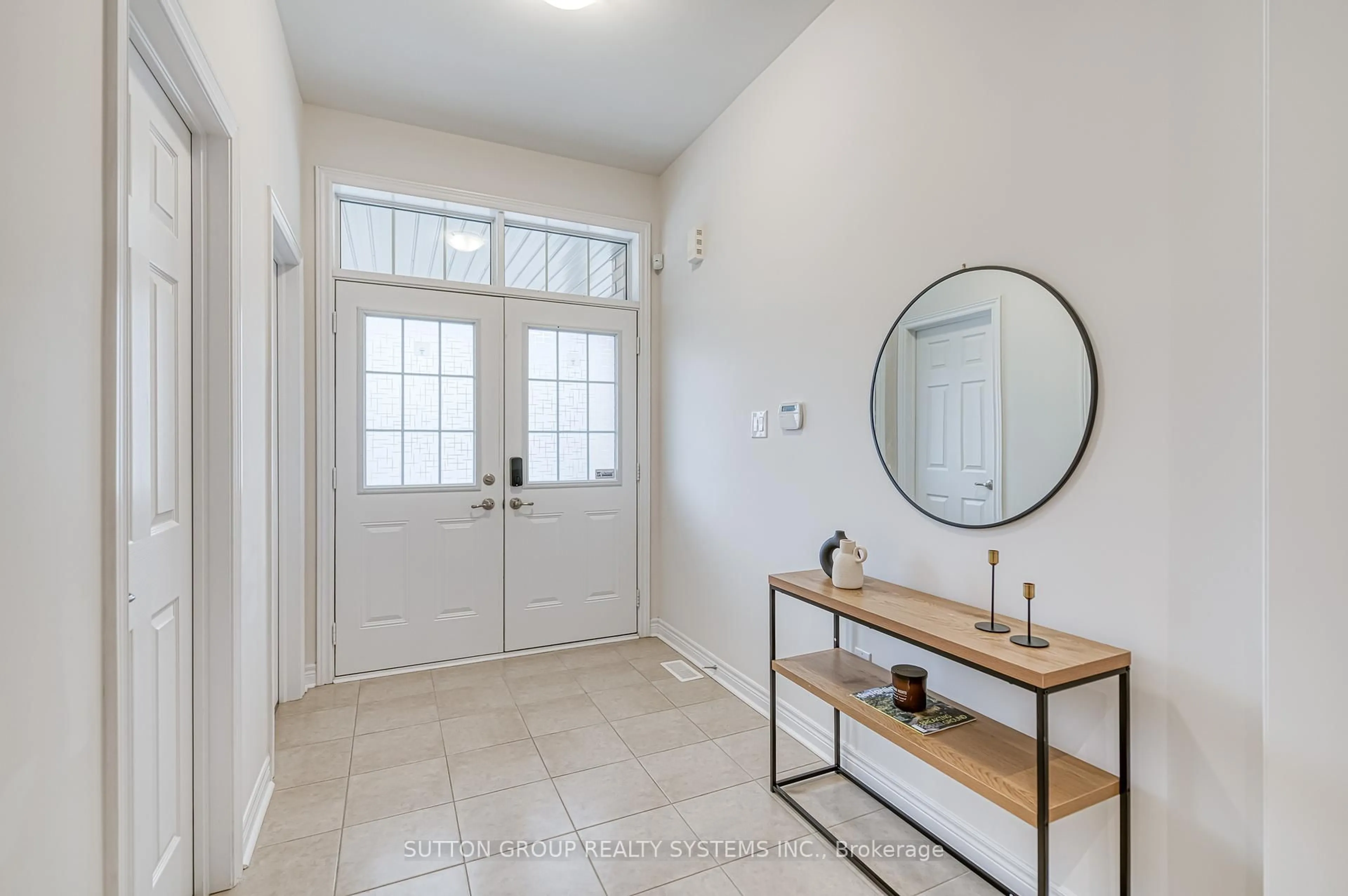 Indoor entryway for 3329 Post Rd, Oakville Ontario L6H 0Y5