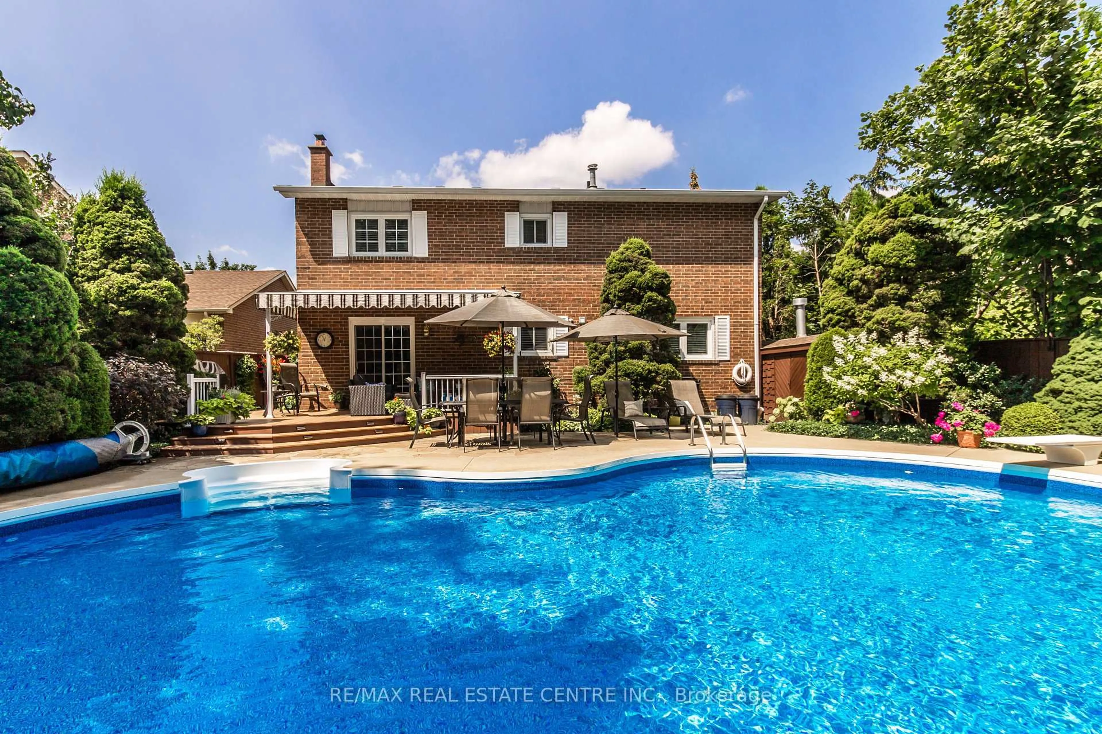 Pool for 684 Harrison Rd, Milton Ontario L9T 4S9