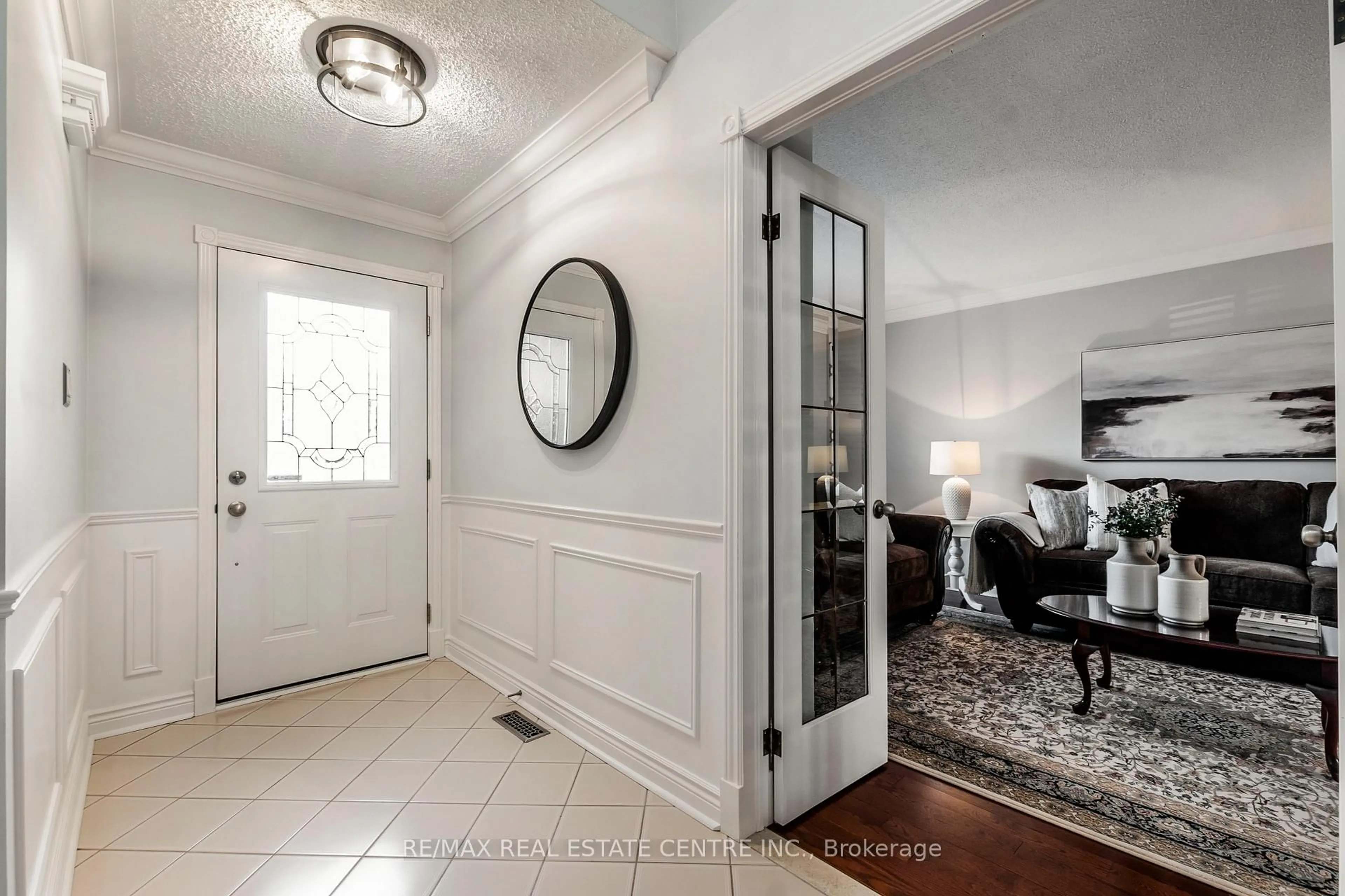 Indoor entryway for 684 Harrison Rd, Milton Ontario L9T 4S9
