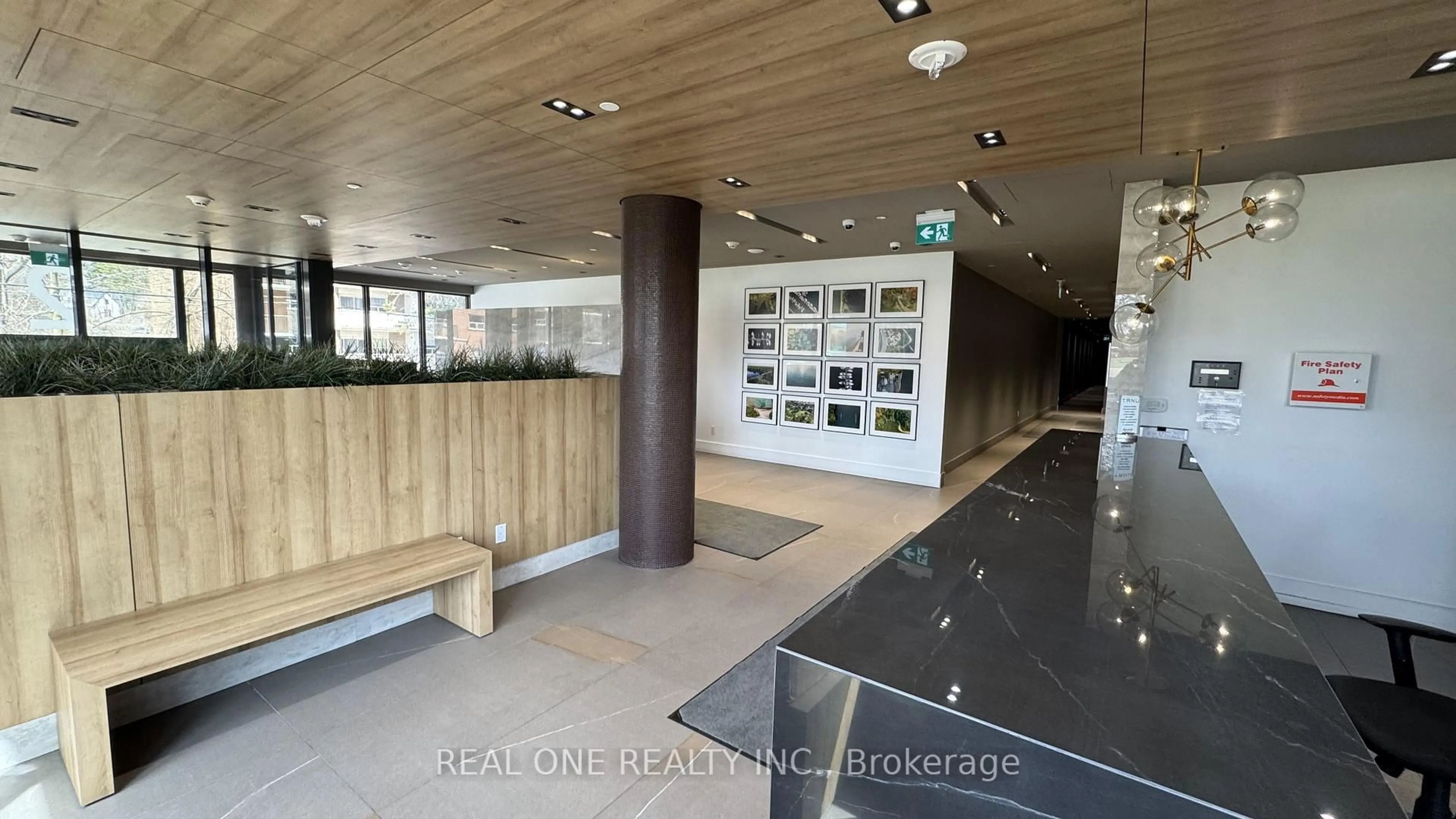 Lobby for 21 Park St #215, Mississauga Ontario L5G 0C2