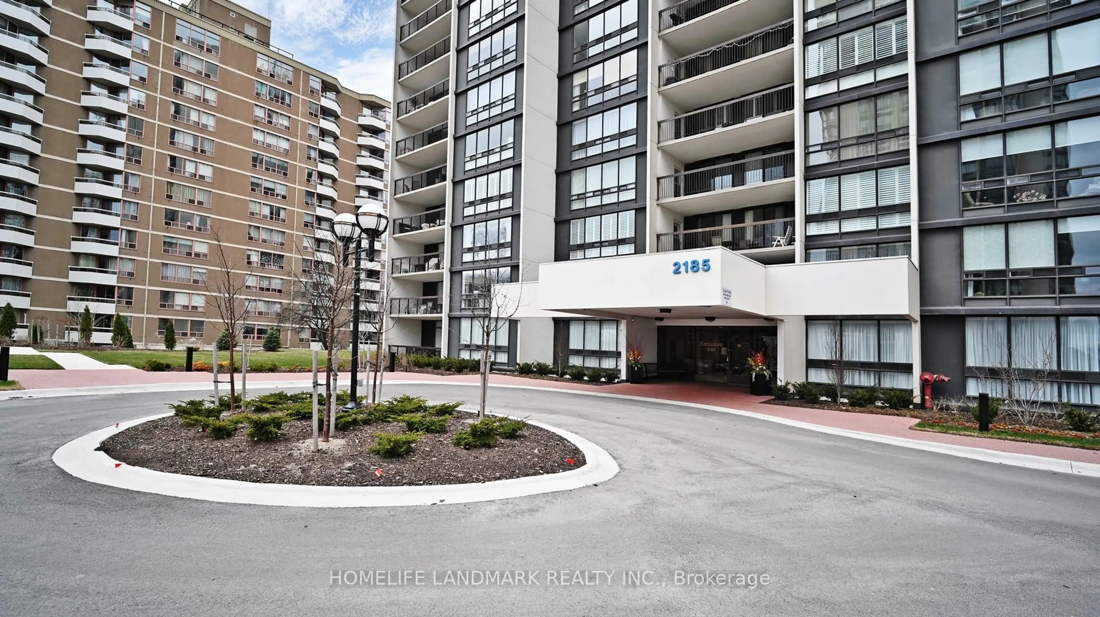 Indoor foyer for 2185 Marine Dr #107, Oakville Ontario L6L 5L6