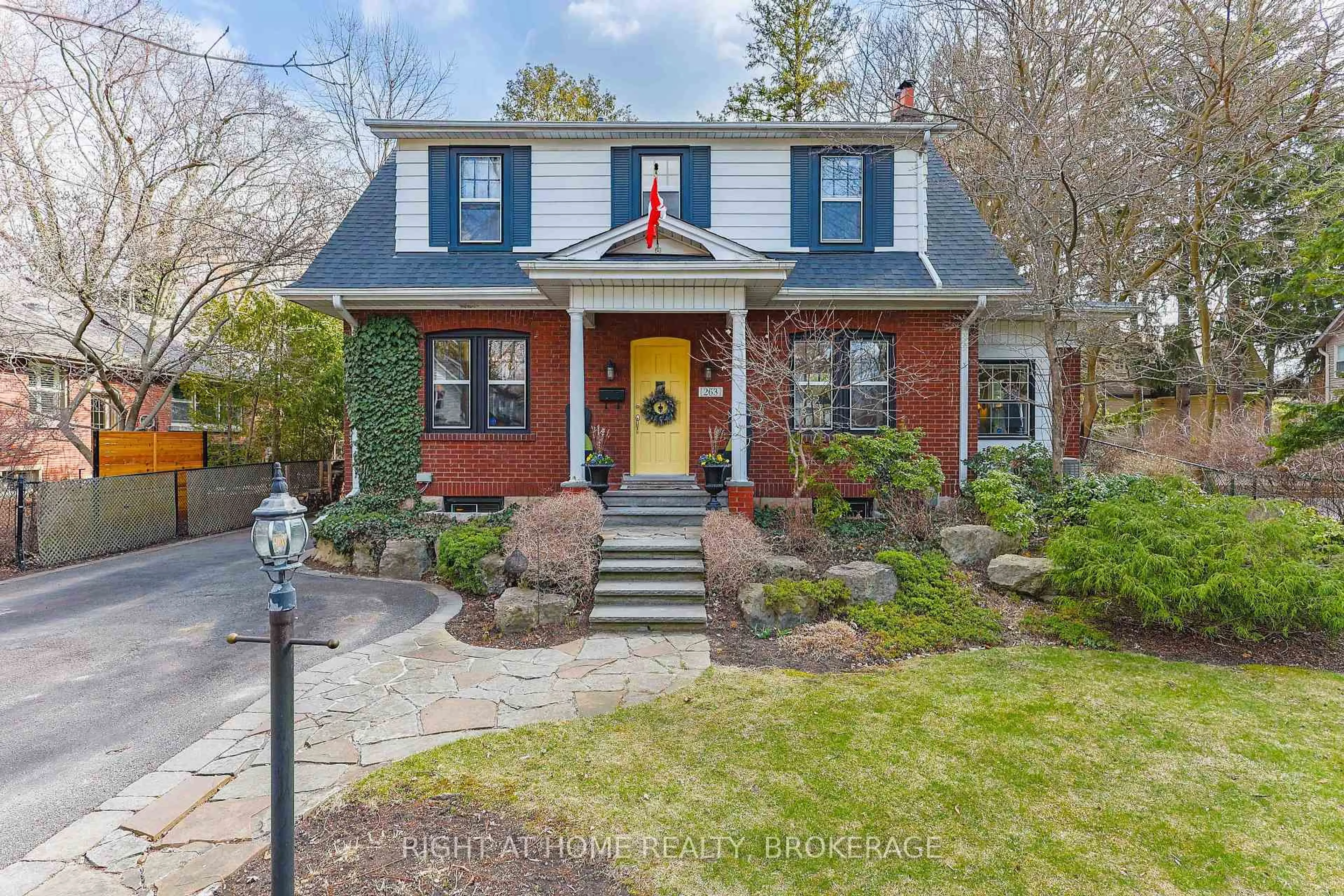 Home with brick exterior material, street for 263 Hart Ave, Burlington Ontario L7N 1P3