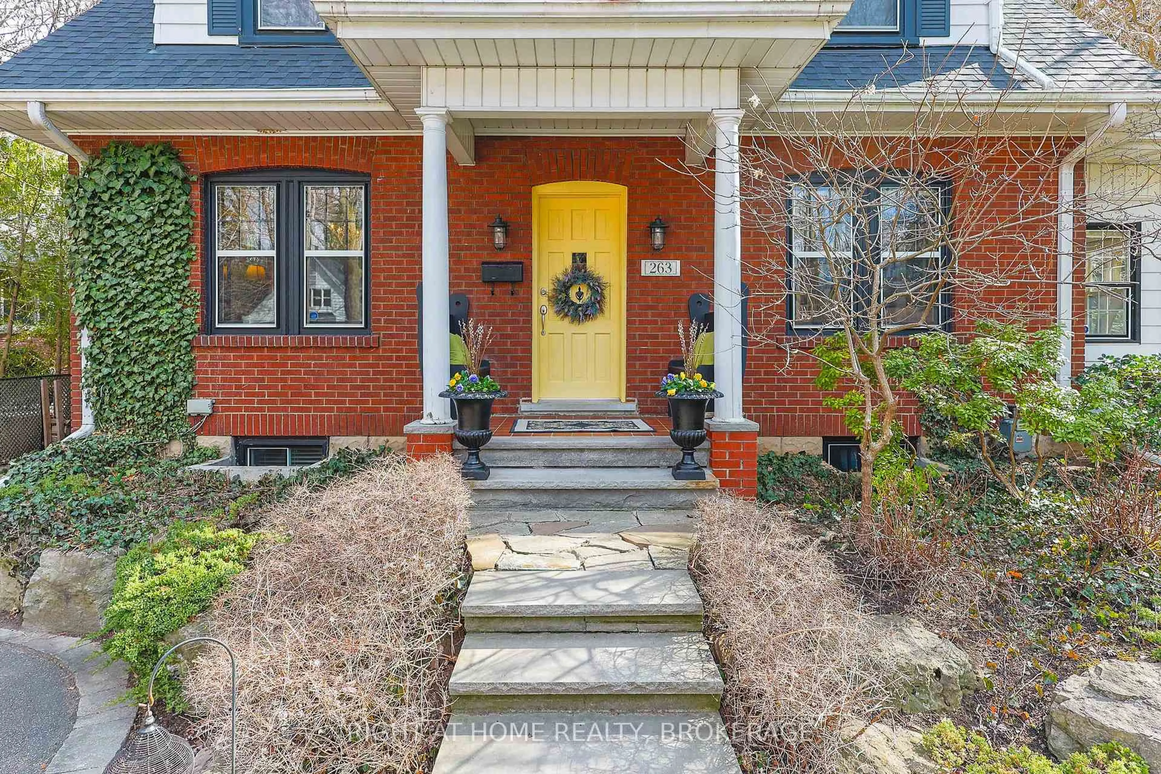 Home with brick exterior material, street for 263 Hart Ave, Burlington Ontario L7N 1P3