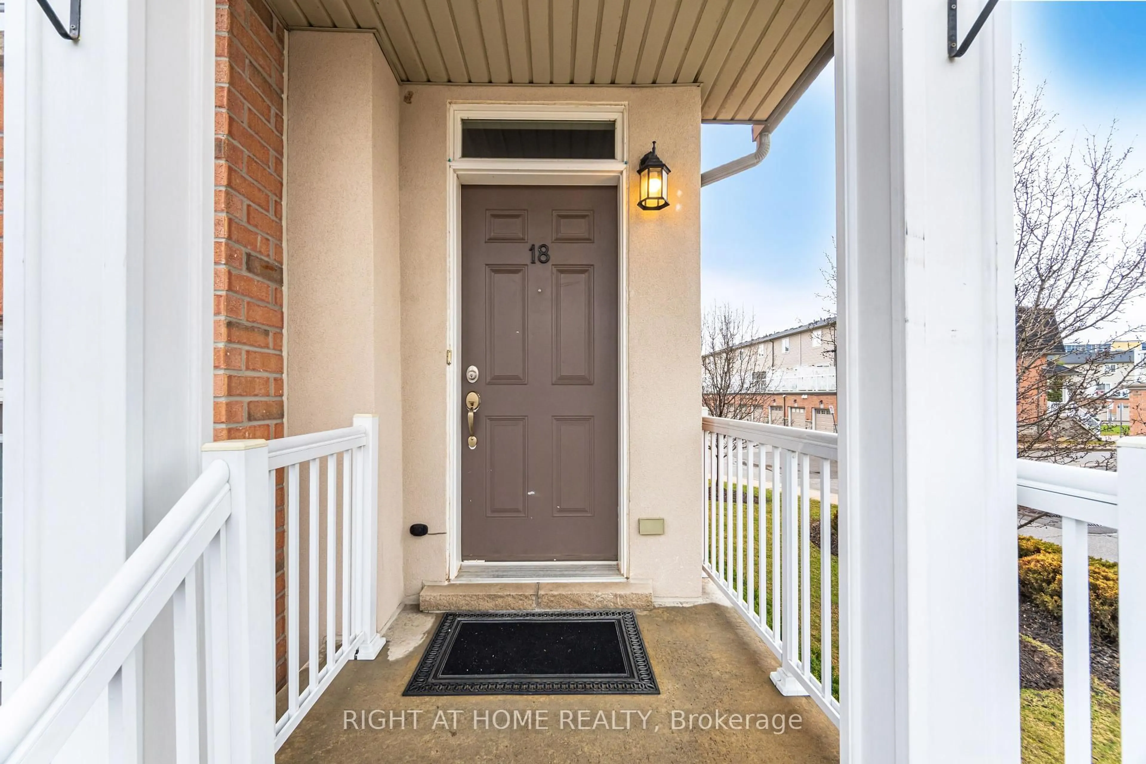 Indoor entryway for 1380 Costigan Rd #18, Milton Ontario L9T 8L2