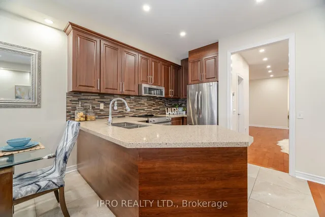 Additional property image - 803 Khan Cres