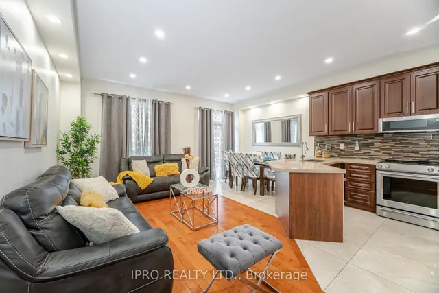 Additional property image - 803 Khan Cres