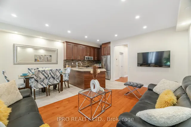 Additional property image - 803 Khan Cres