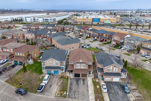 Additional property image - 803 Khan Cres