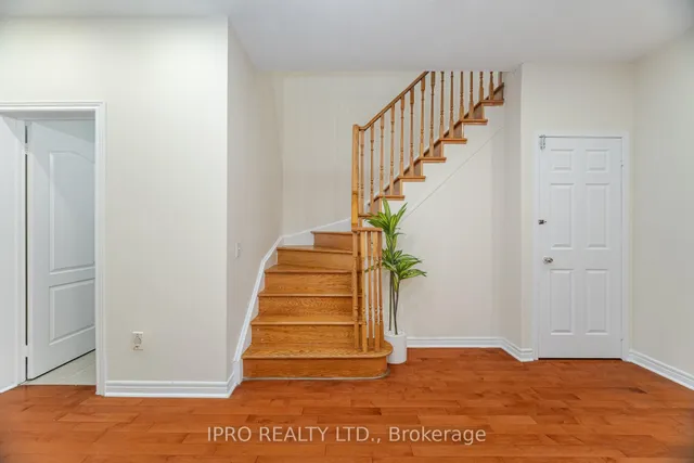 Additional property image - 803 Khan Cres