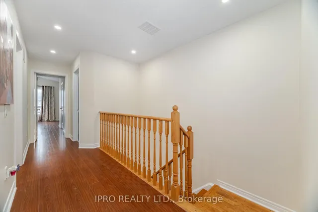 Additional property image - 803 Khan Cres