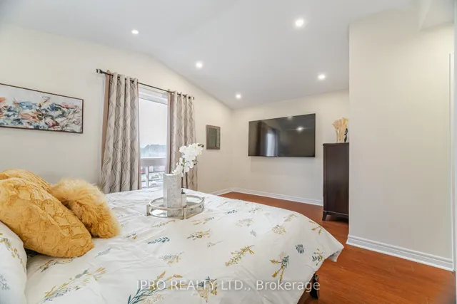 Additional property image - 803 Khan Cres