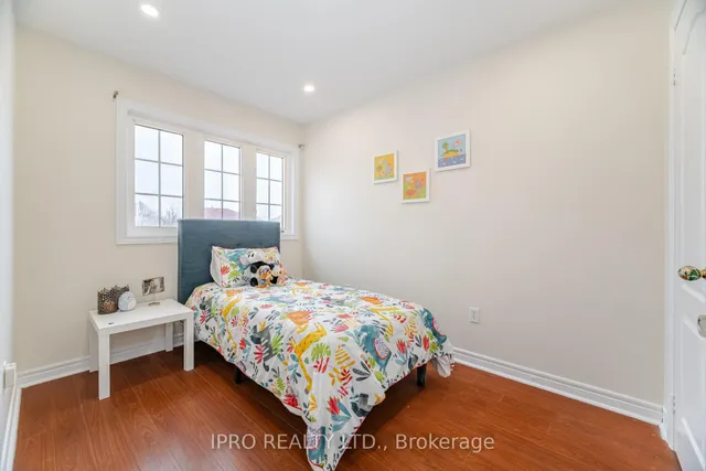 Additional property image - 803 Khan Cres