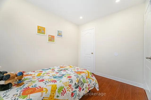 Additional property image - 803 Khan Cres