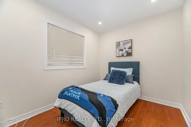 Additional property image - 803 Khan Cres