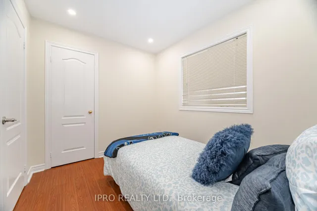Additional property image - 803 Khan Cres