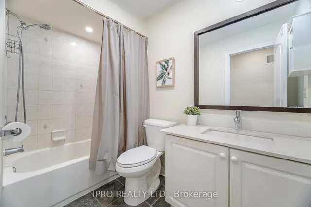 Additional property image - 803 Khan Cres