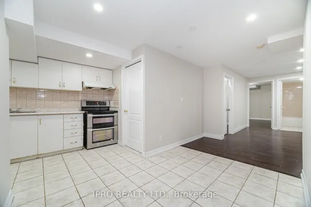 Additional property image - 803 Khan Cres