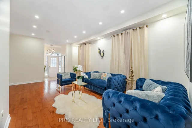 Additional property image - 803 Khan Cres
