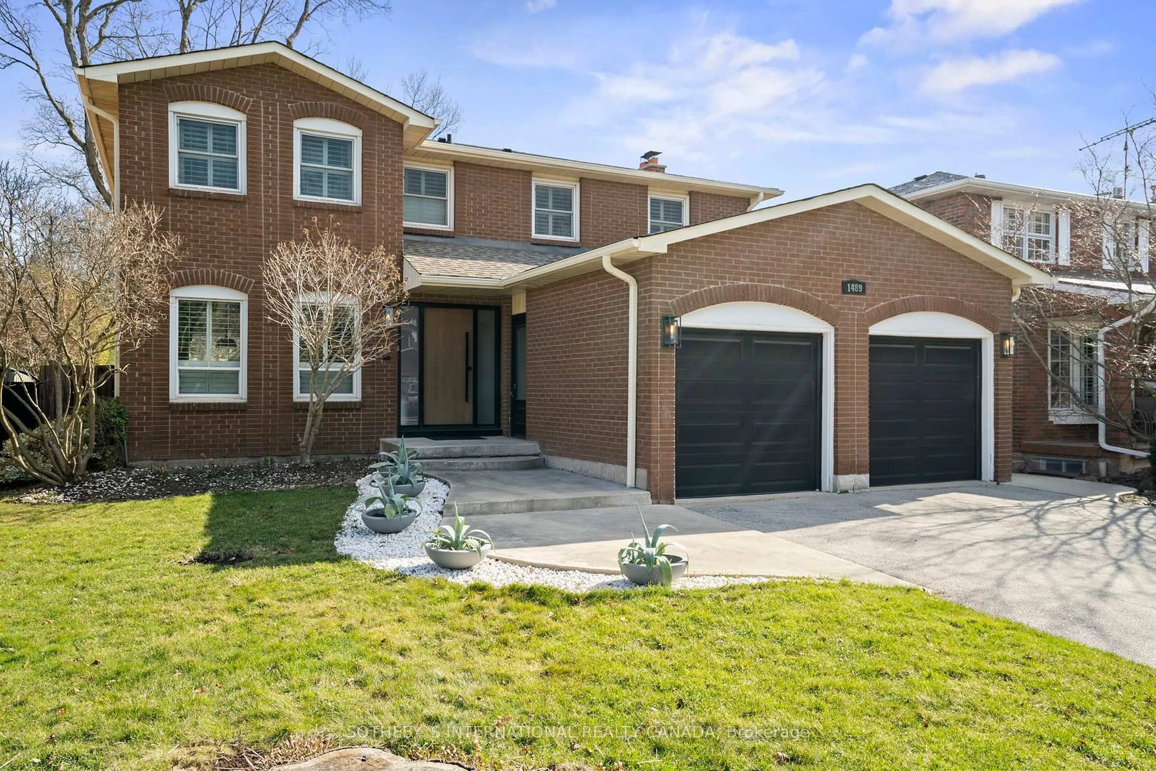 Home with brick exterior material, street for 1489 Jasmine Cres, Oakville Ontario L6H 3H2
