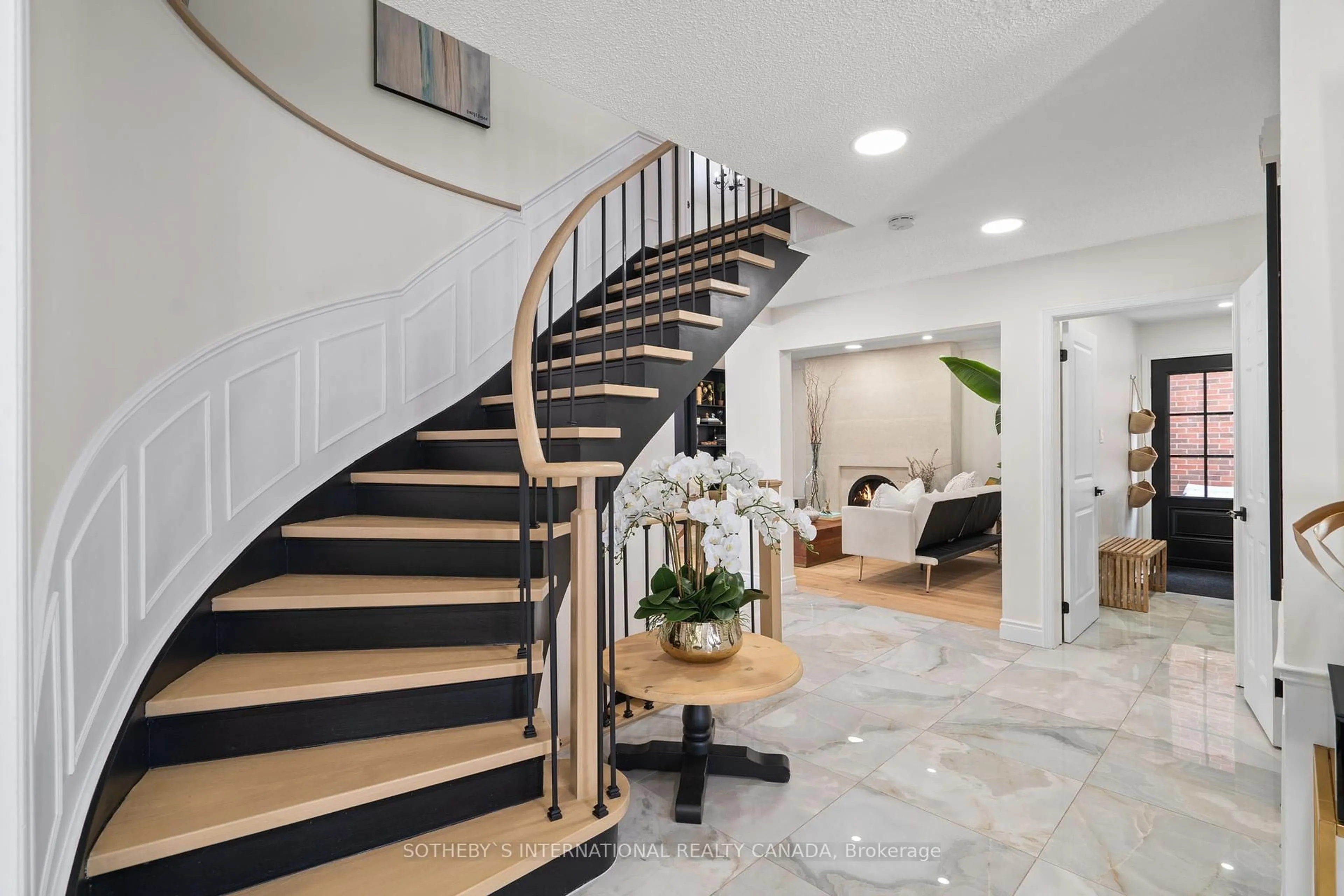 Stairs for 1489 Jasmine Cres, Oakville Ontario L6H 3H2