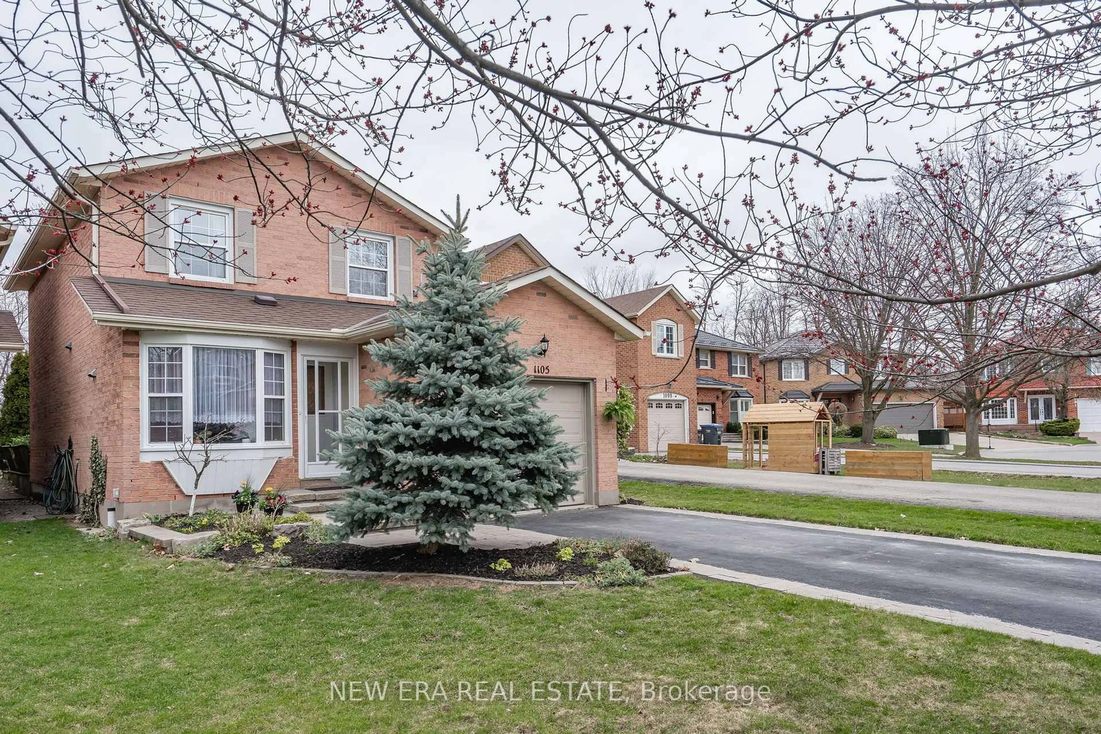 Home with brick exterior material, street for 1105 Staghorn Crt, Mississauga Ontario L5C 3R2