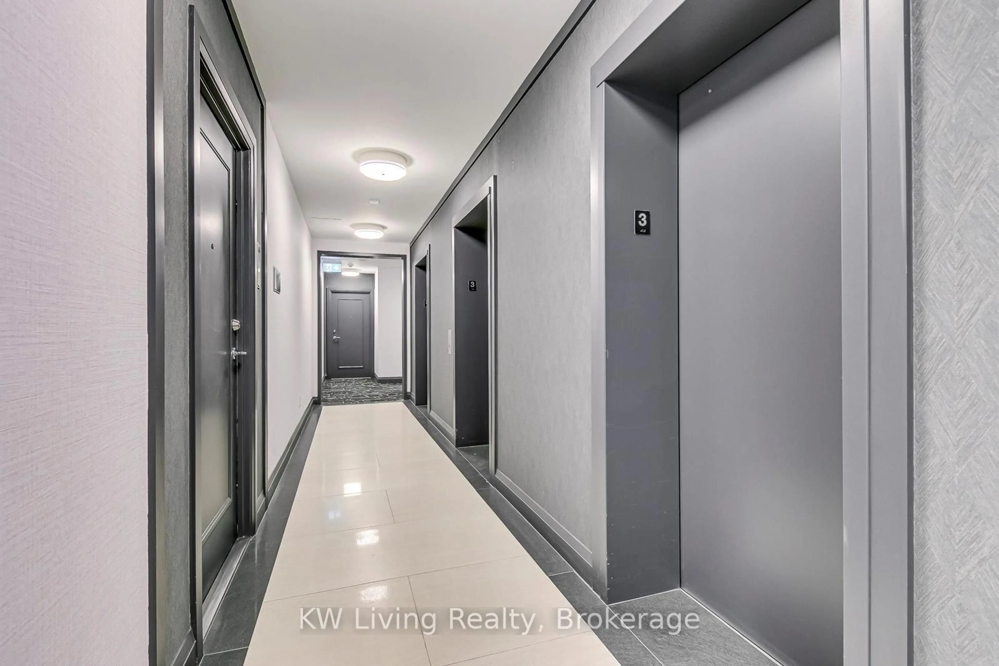 Indoor foyer for 3525 Kariya Dr #318, Mississauga Ontario L5B 0C2