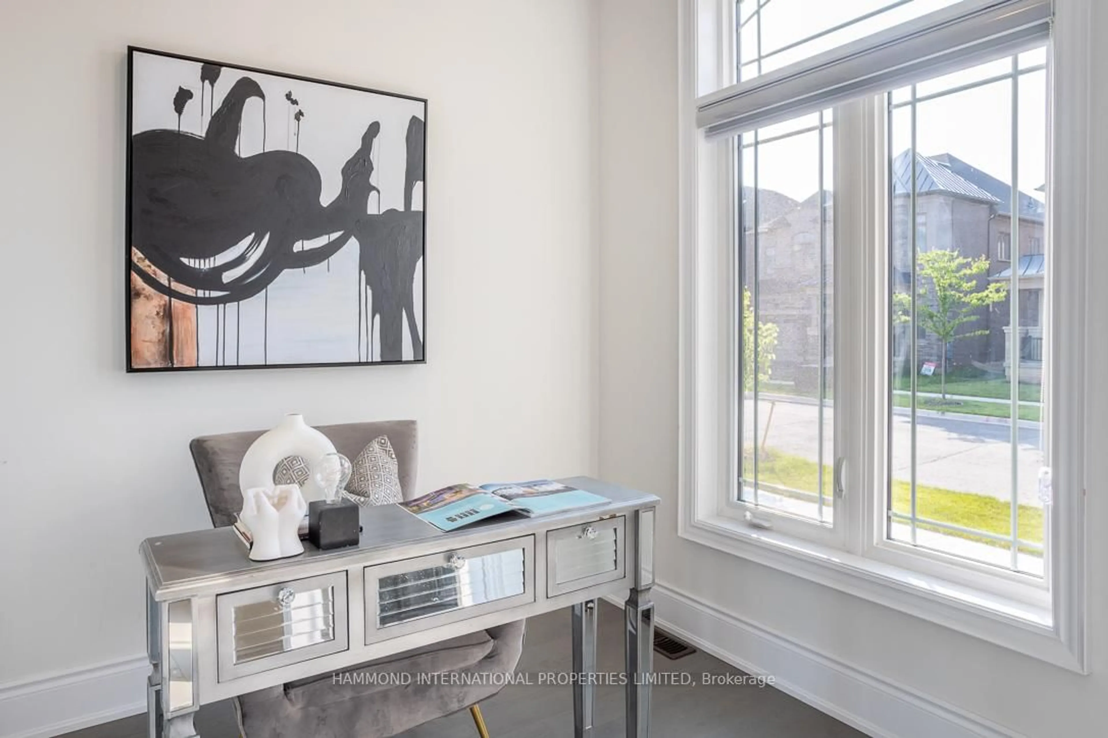 A pic of a room for 2410 Charles Cornwall Ave, Oakville Ontario L6M 4G3