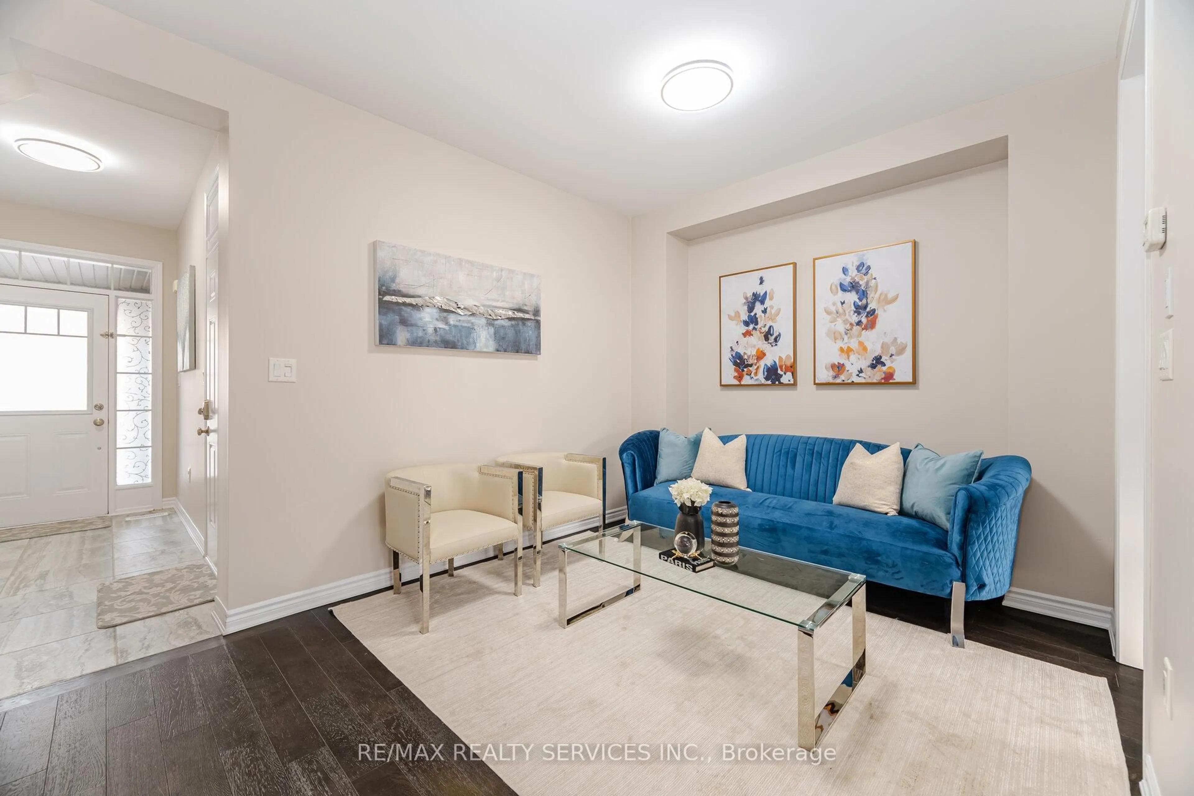 Living room with furniture, unknown for 74 Phyllis Dr, Caledon Ontario L7C 4E2