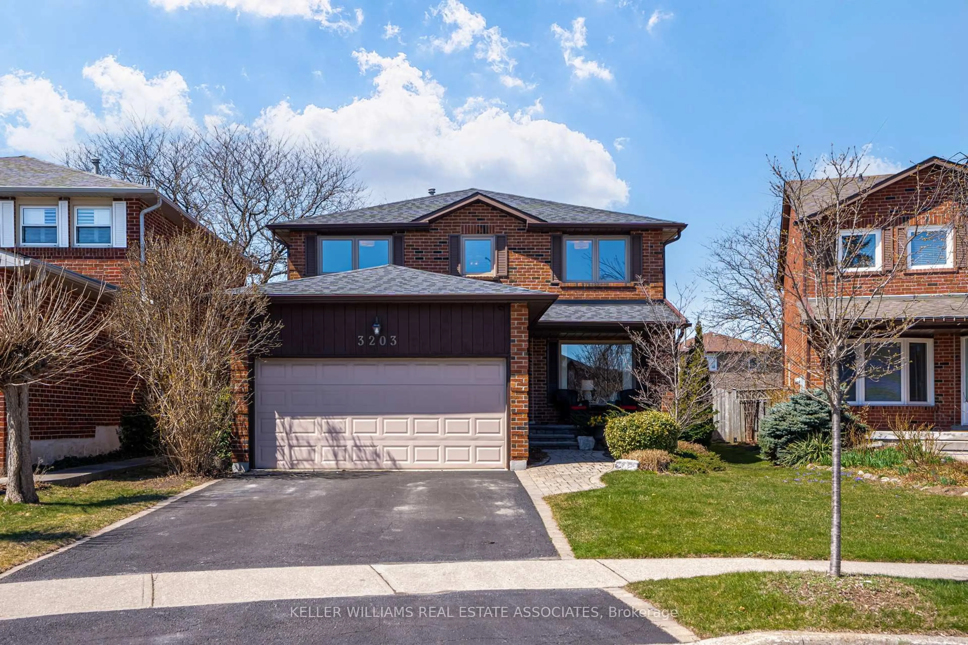 Home with brick exterior material, street for 3203 Barwell Rd, Mississauga Ontario L5L 4L7