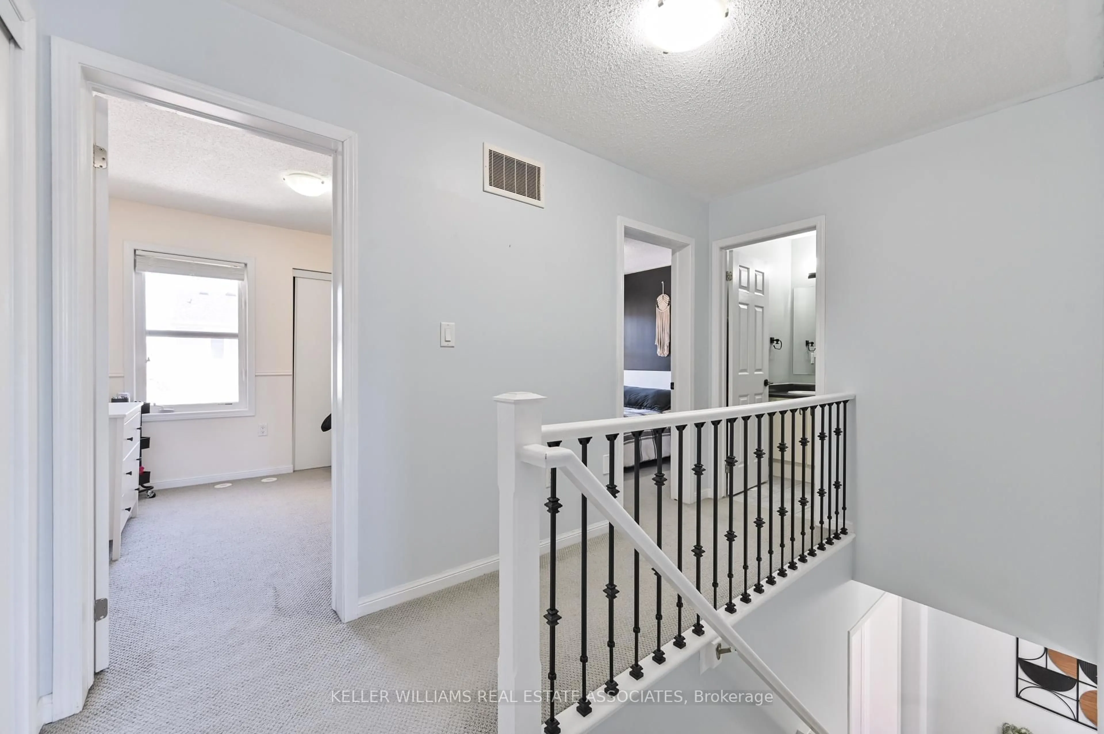 Unknown for 647 Scott Blvd, Milton Ontario L9T 0P2