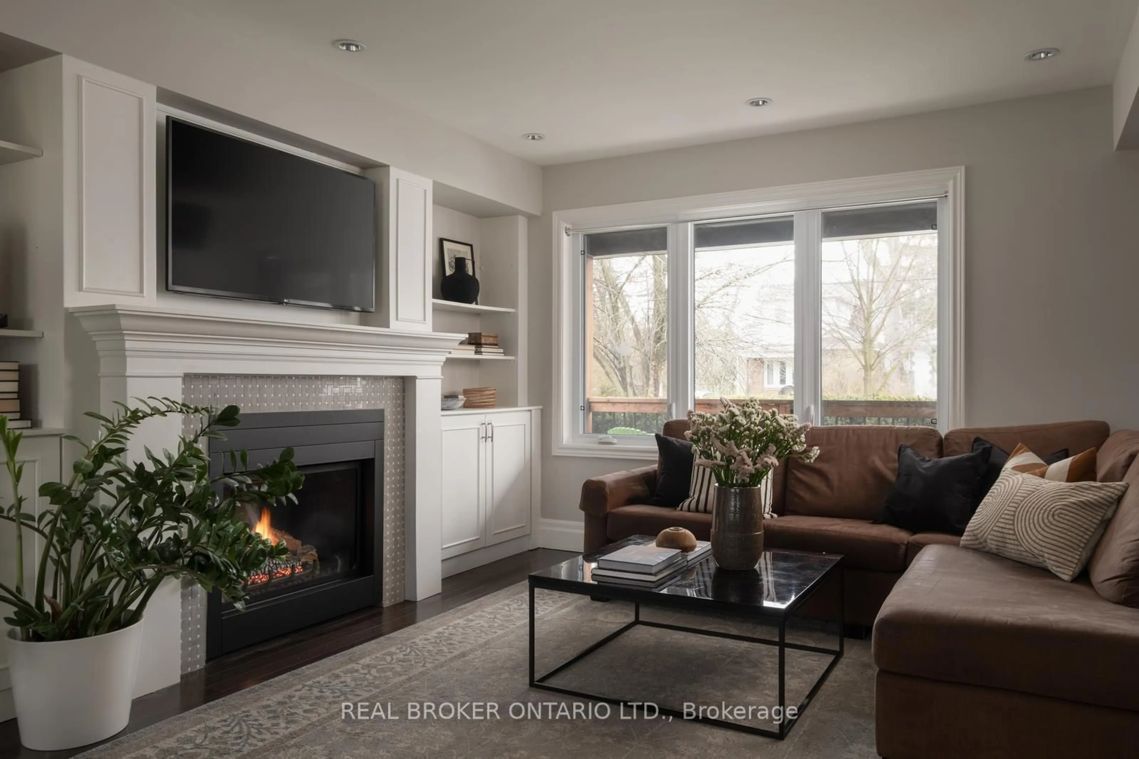 Living room with furniture, unknown for 23 Twenty Eighth St, Toronto Ontario M8W 2Y5