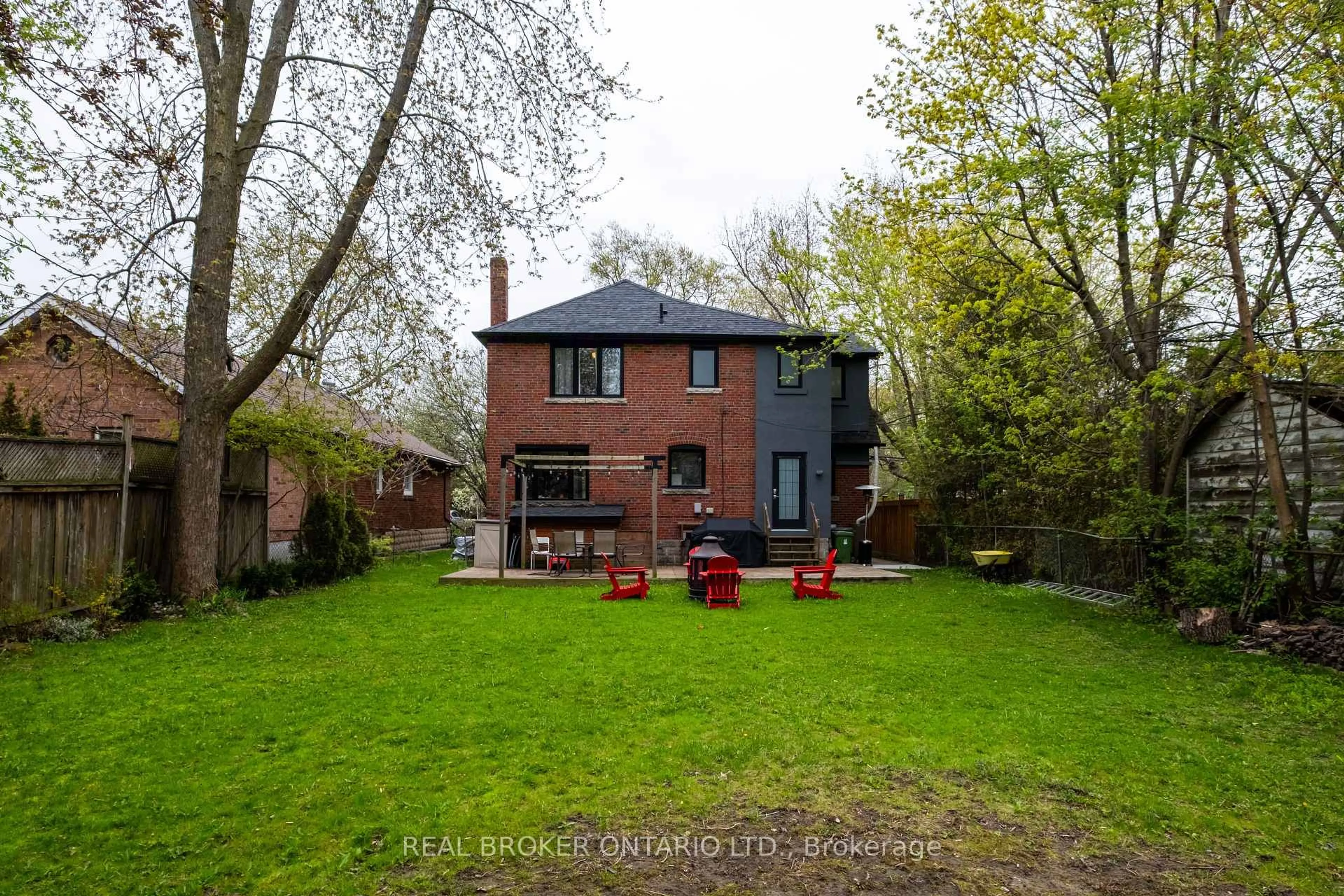 A pic from outside/outdoor area/front of a property/back of a property/a pic from drone, street for 23 Twenty Eighth St, Toronto Ontario M8W 2Y5
