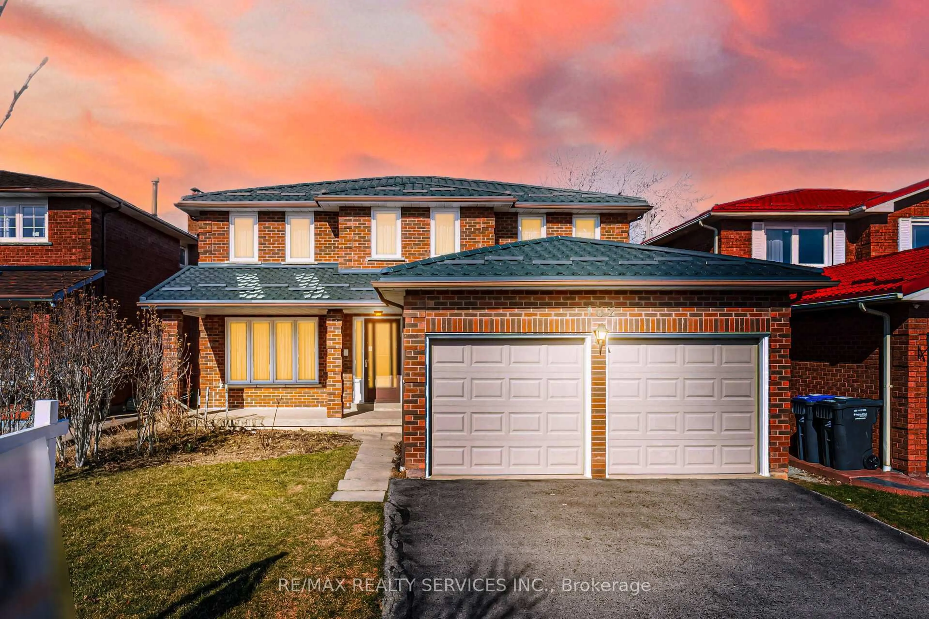 Home with brick exterior material, street for 102 NIPISSING Cres, Brampton Ontario L6S 4Z7