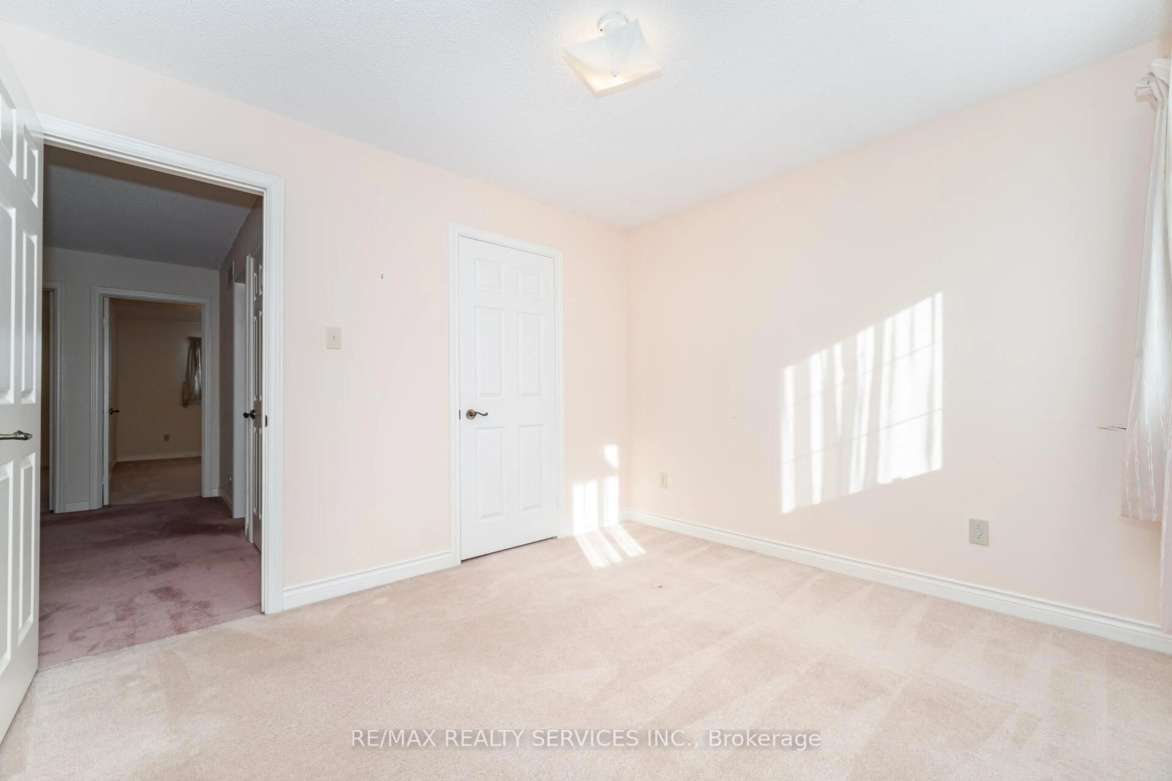 A pic of a room for 102 NIPISSING Cres, Brampton Ontario L6S 4Z7