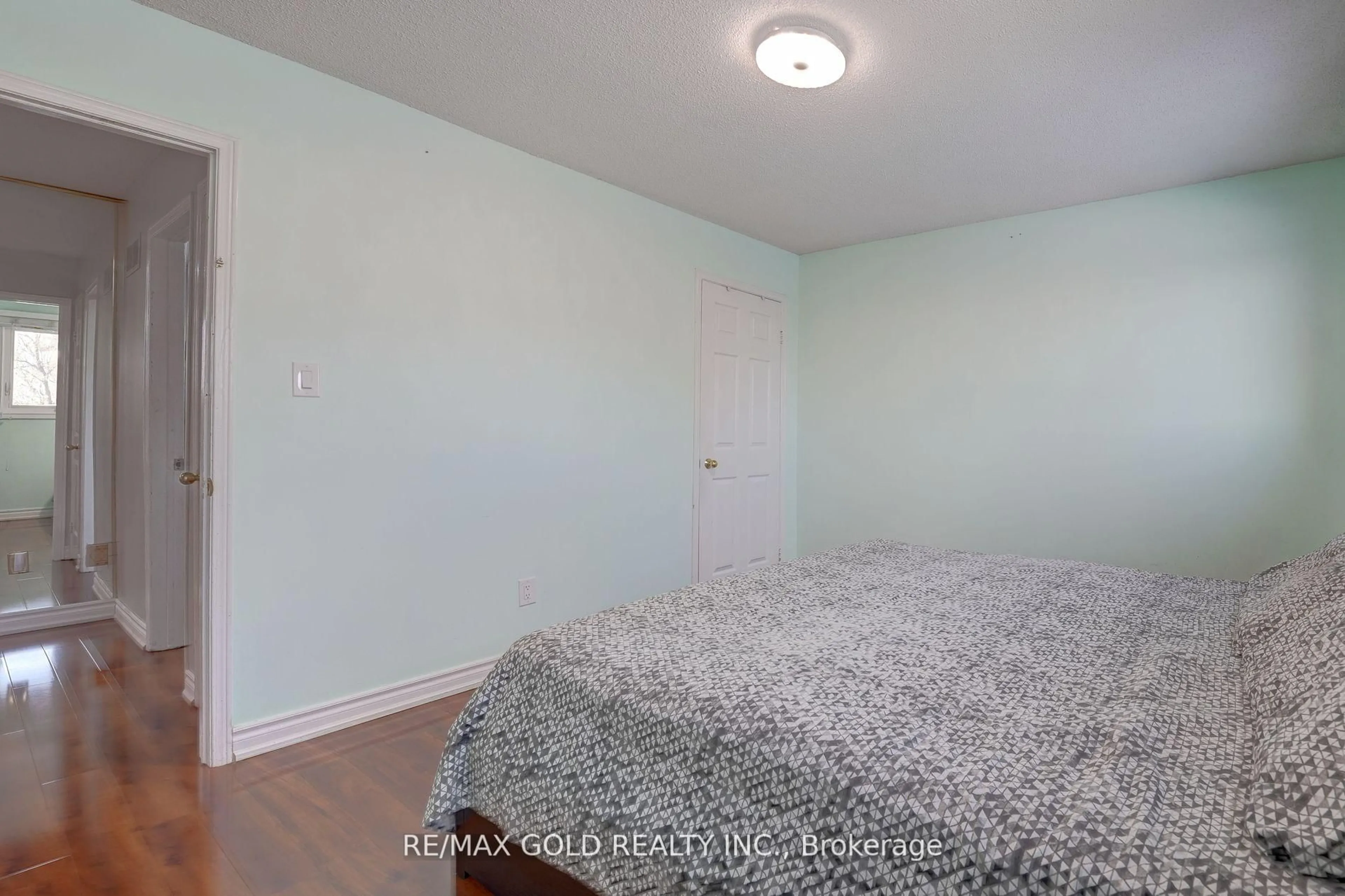 A pic of a room for 42 Blackmere Circ, Brampton Ontario L6W 4B5