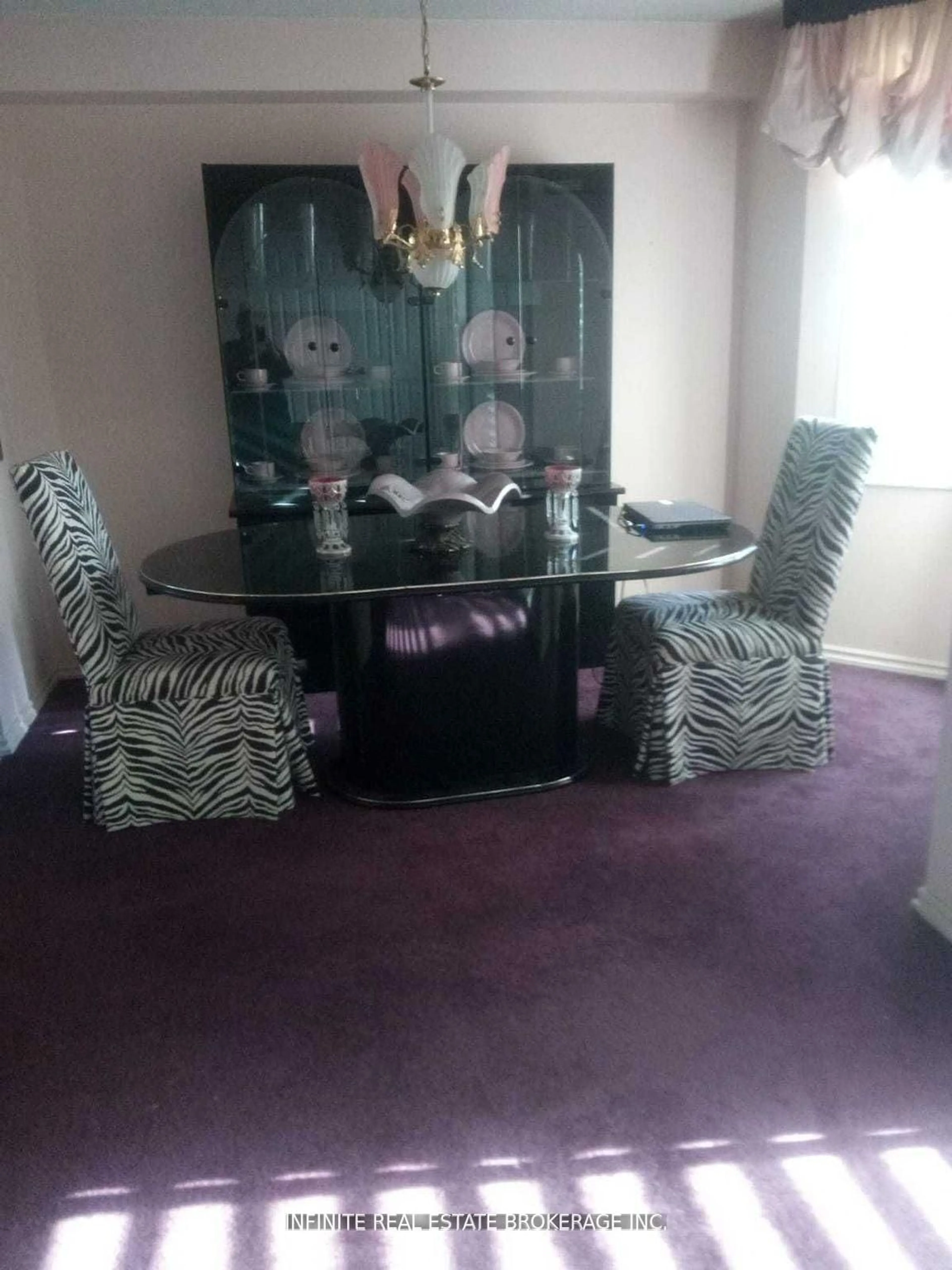 Dining room, carpet floor for 100 County Court Blvd #409, Brampton Ontario L6W 3X1