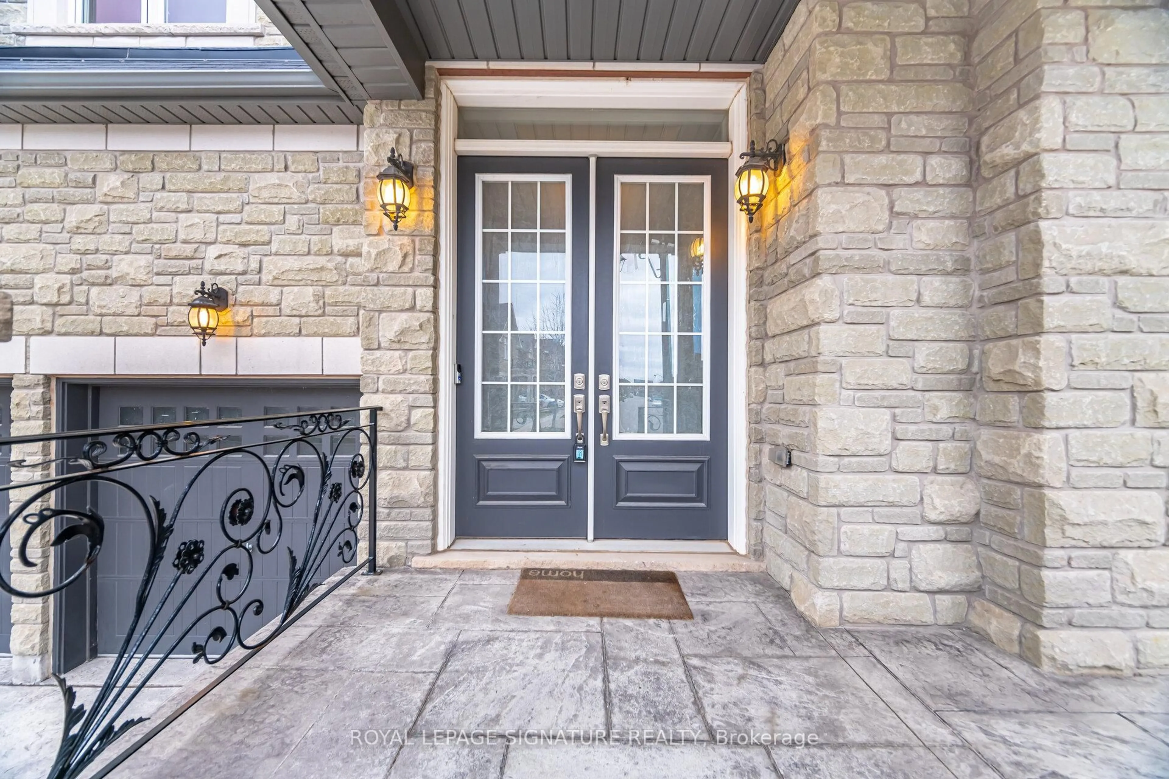 Indoor entryway for 404 Ellen Davidson Dr, Oakville Ontario L6M 0Y7