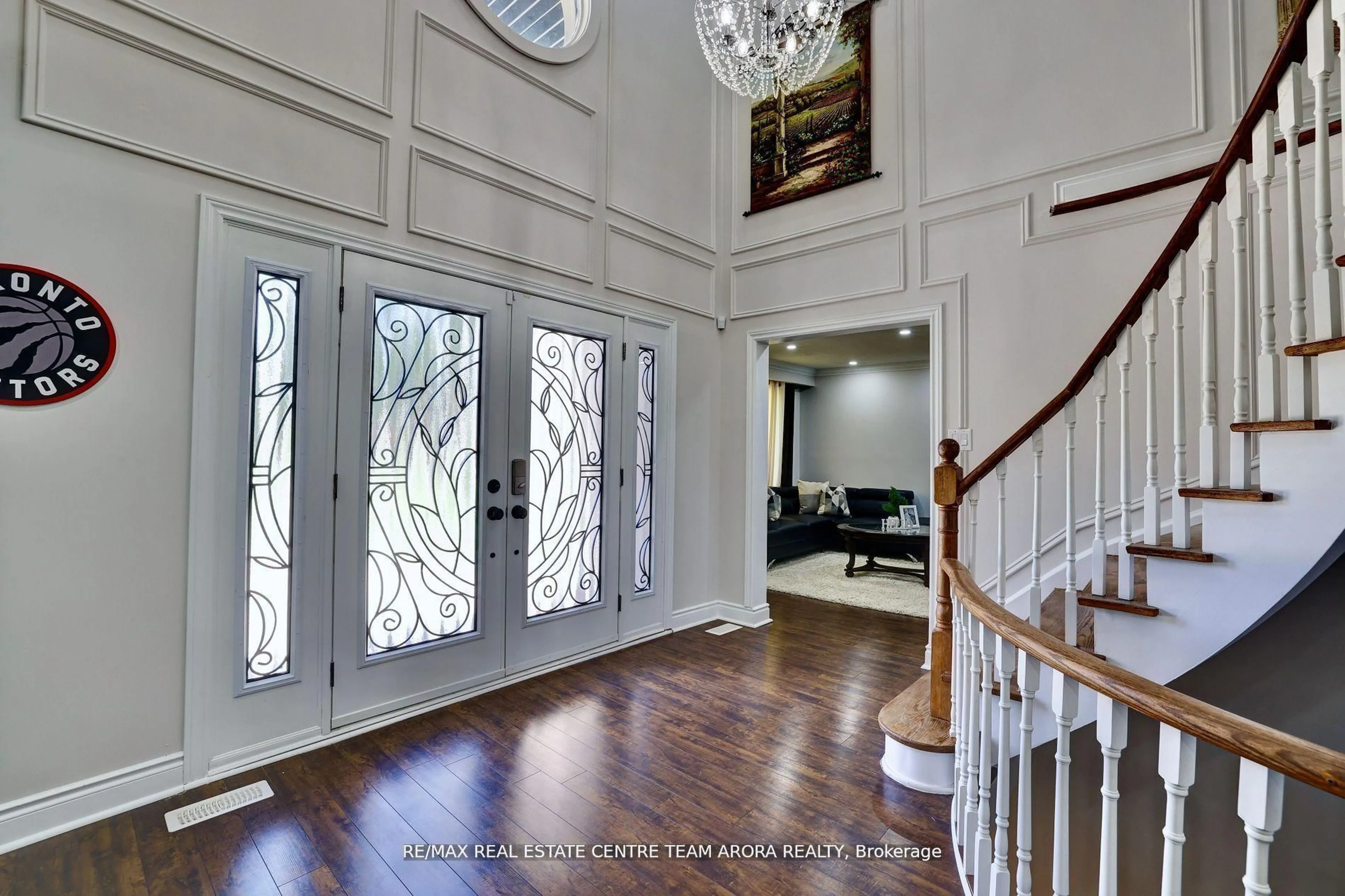 Indoor entryway for 14 Huttonville Dr, Brampton Ontario L6X 0C1